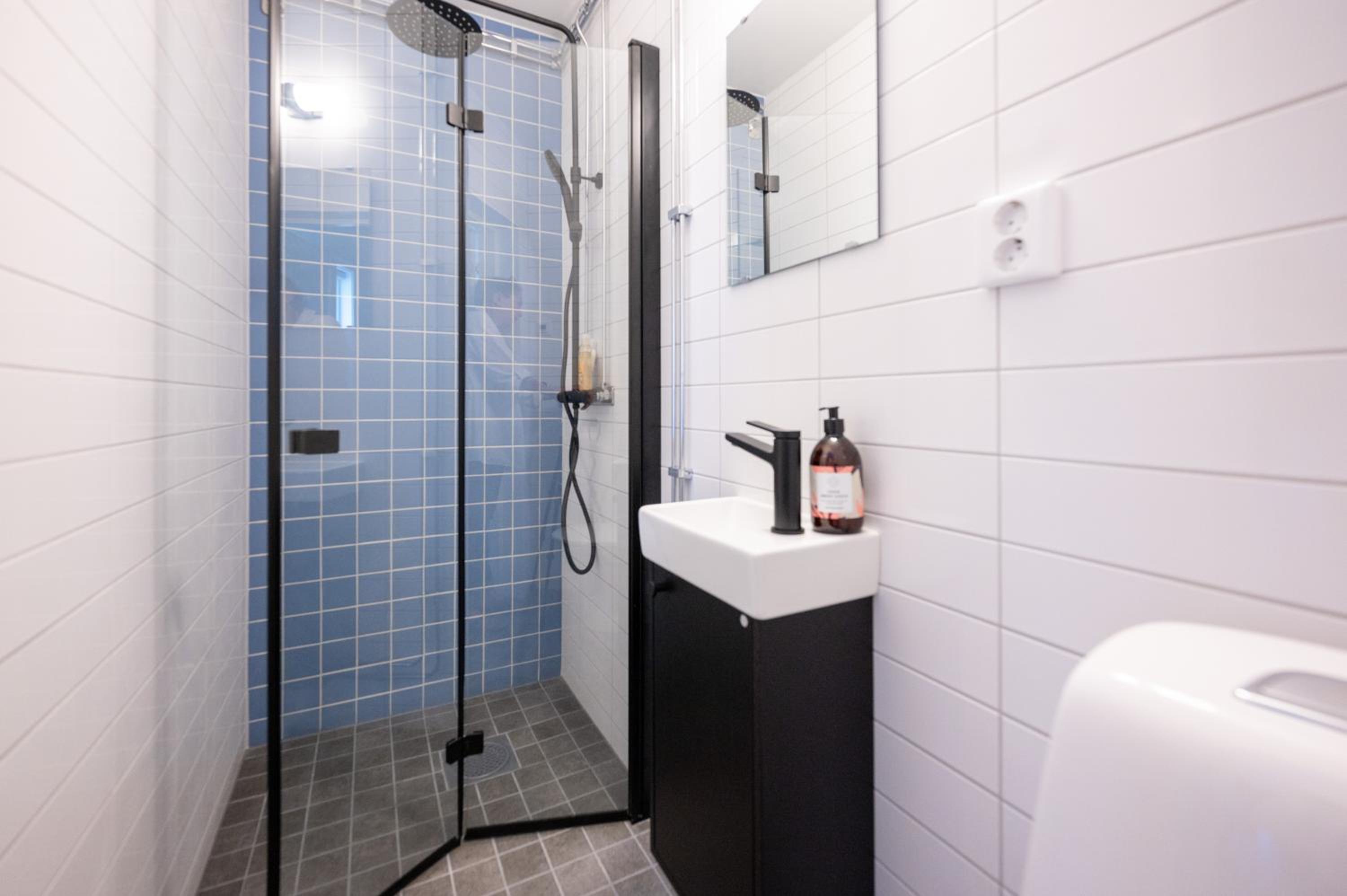 Single Room with Bathroom photo 2
