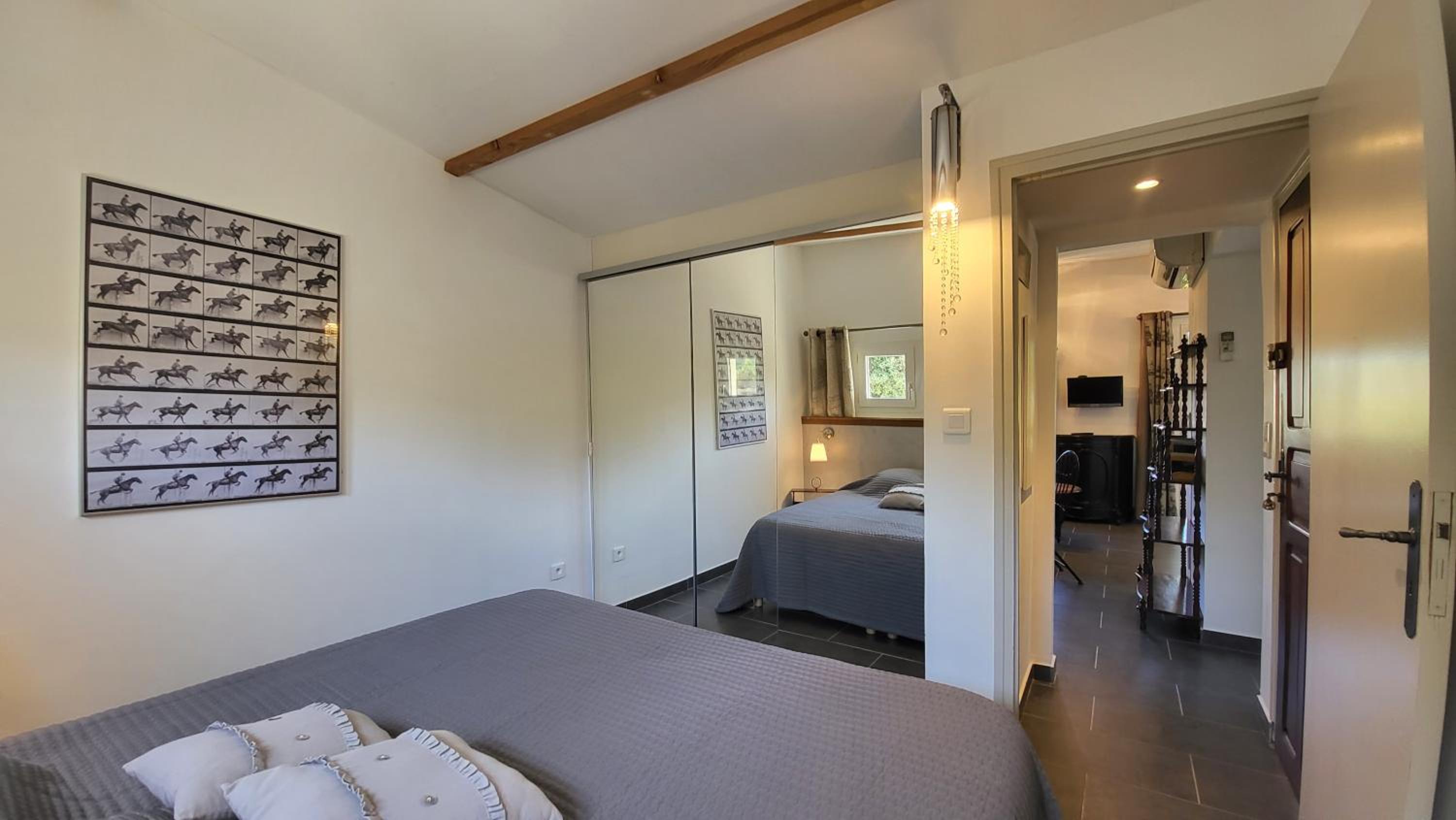 One-Bedroom Apartment - Photo 9