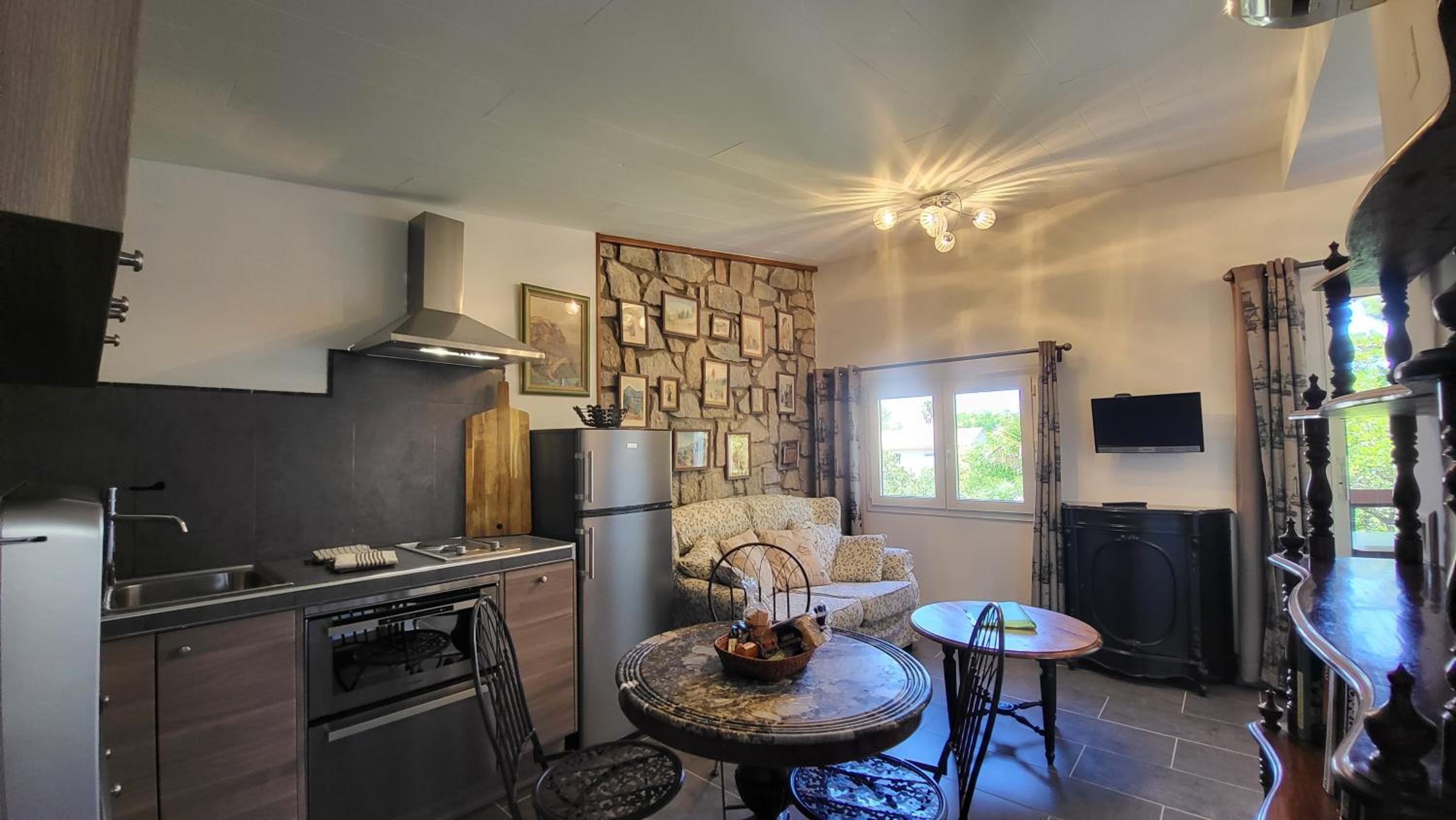 One-Bedroom Apartment - Photo 5