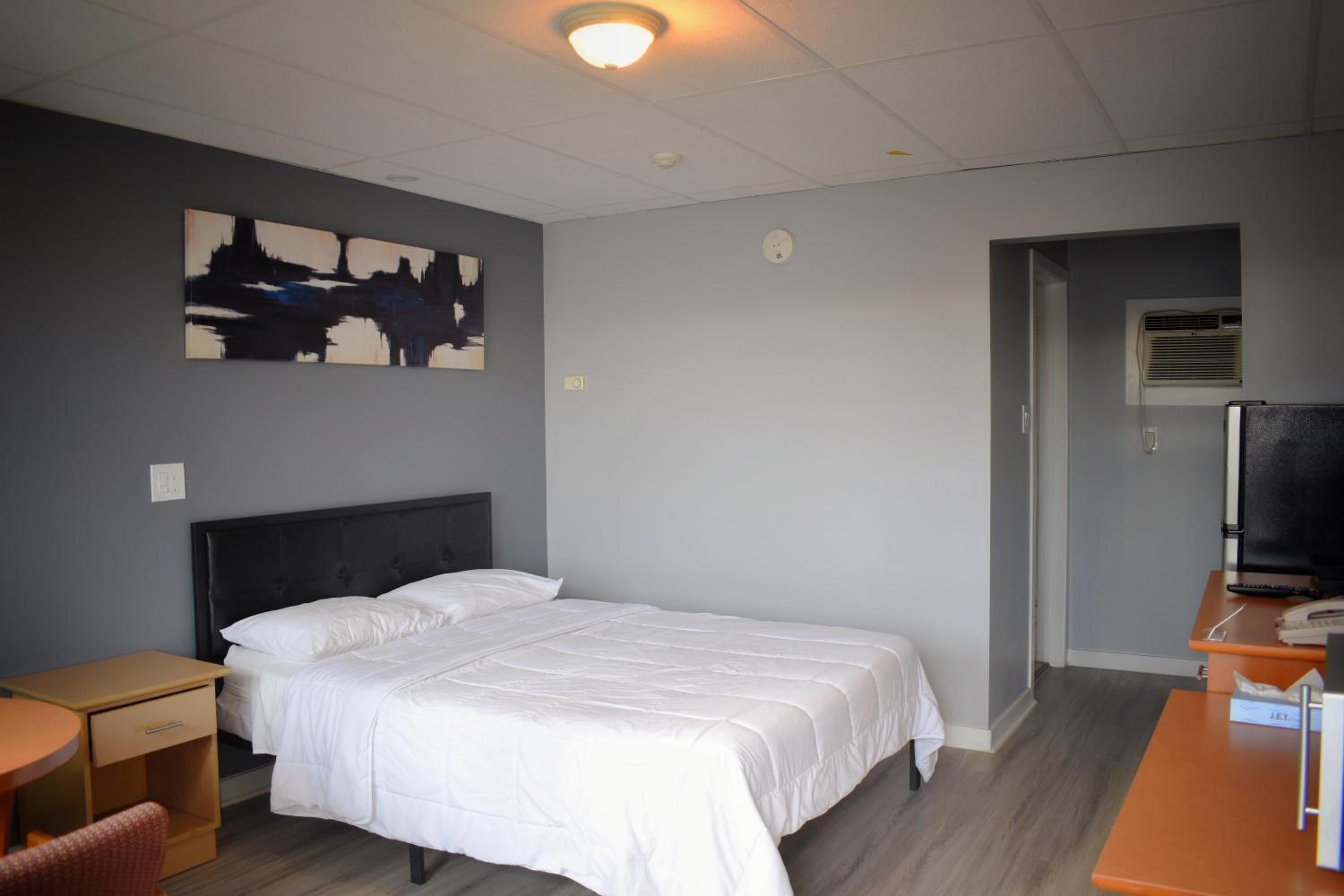 Queen Room photo 1