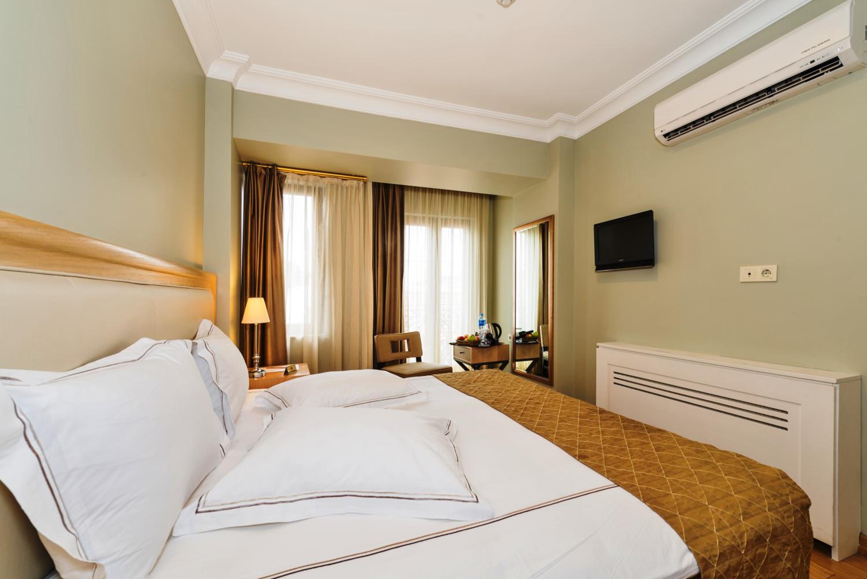 Available room thumbnail 6