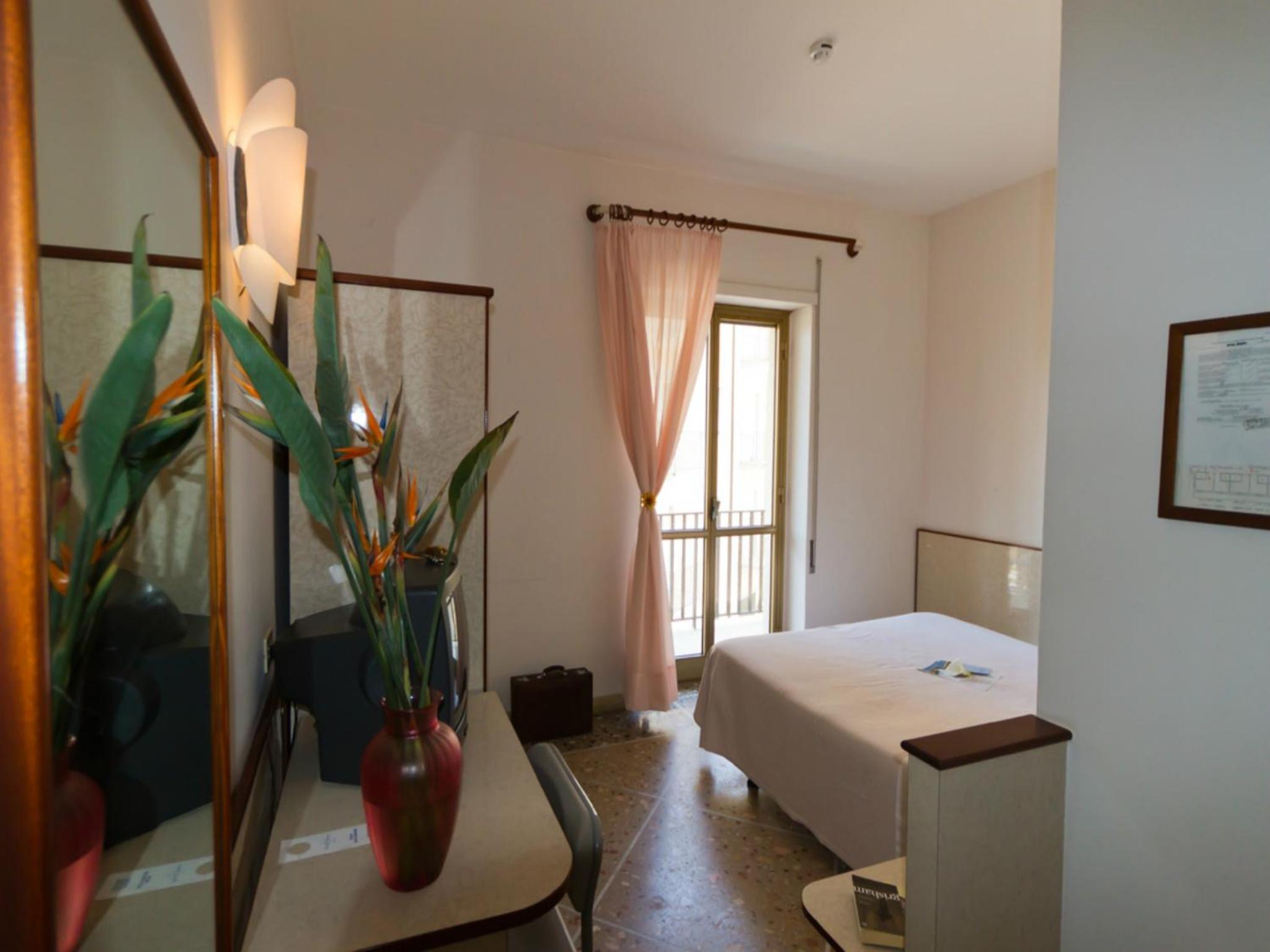 Single Room photo 2