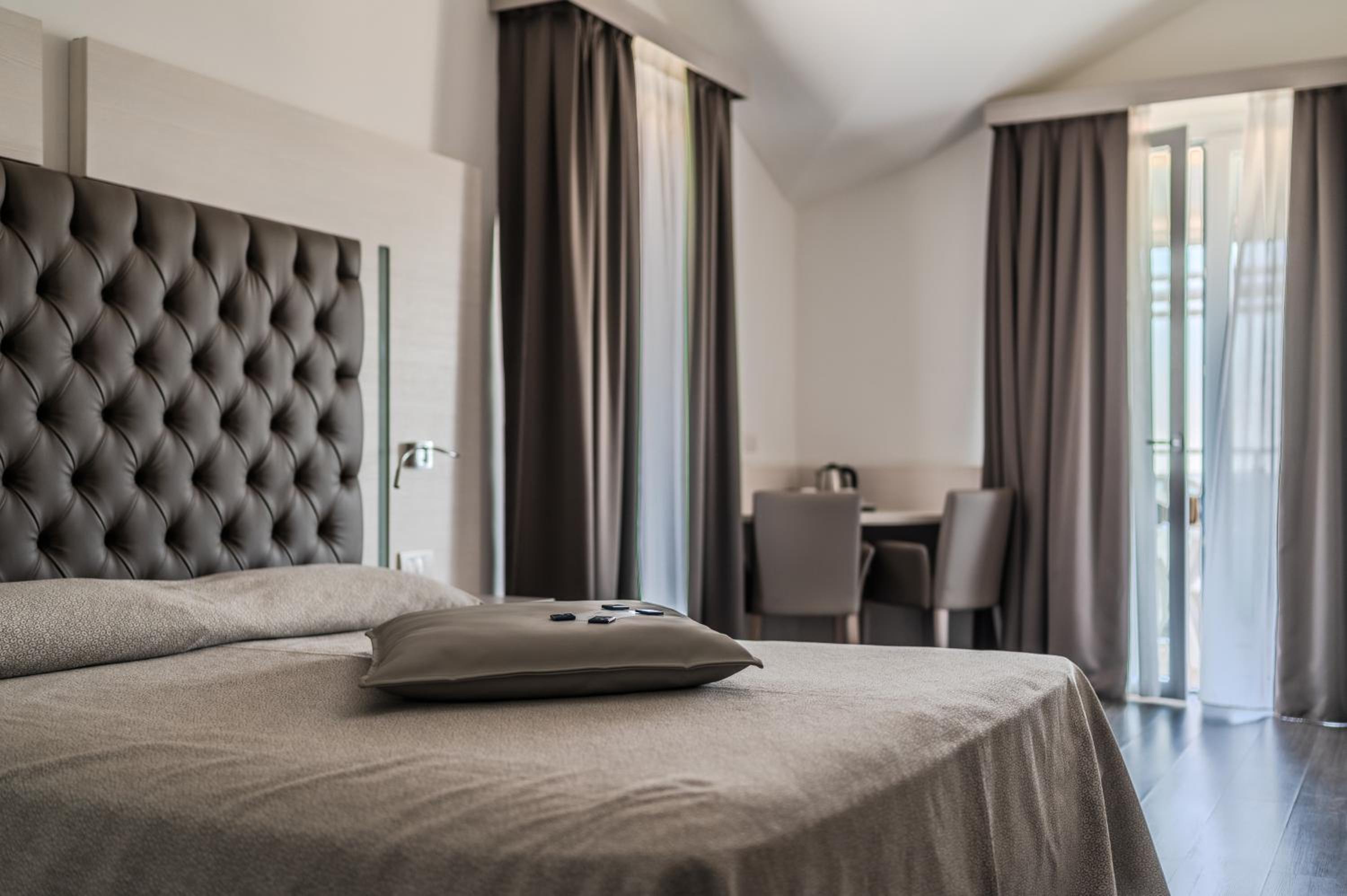 Deluxe Family Room with Sea View and Beach Package