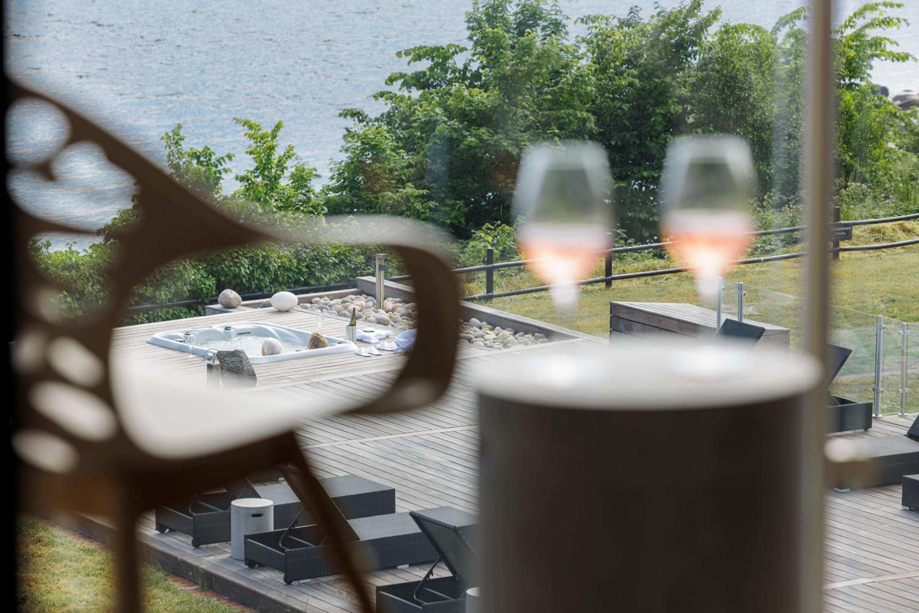 Double Room with Balcony or Terrace and Sea View - Photo 4