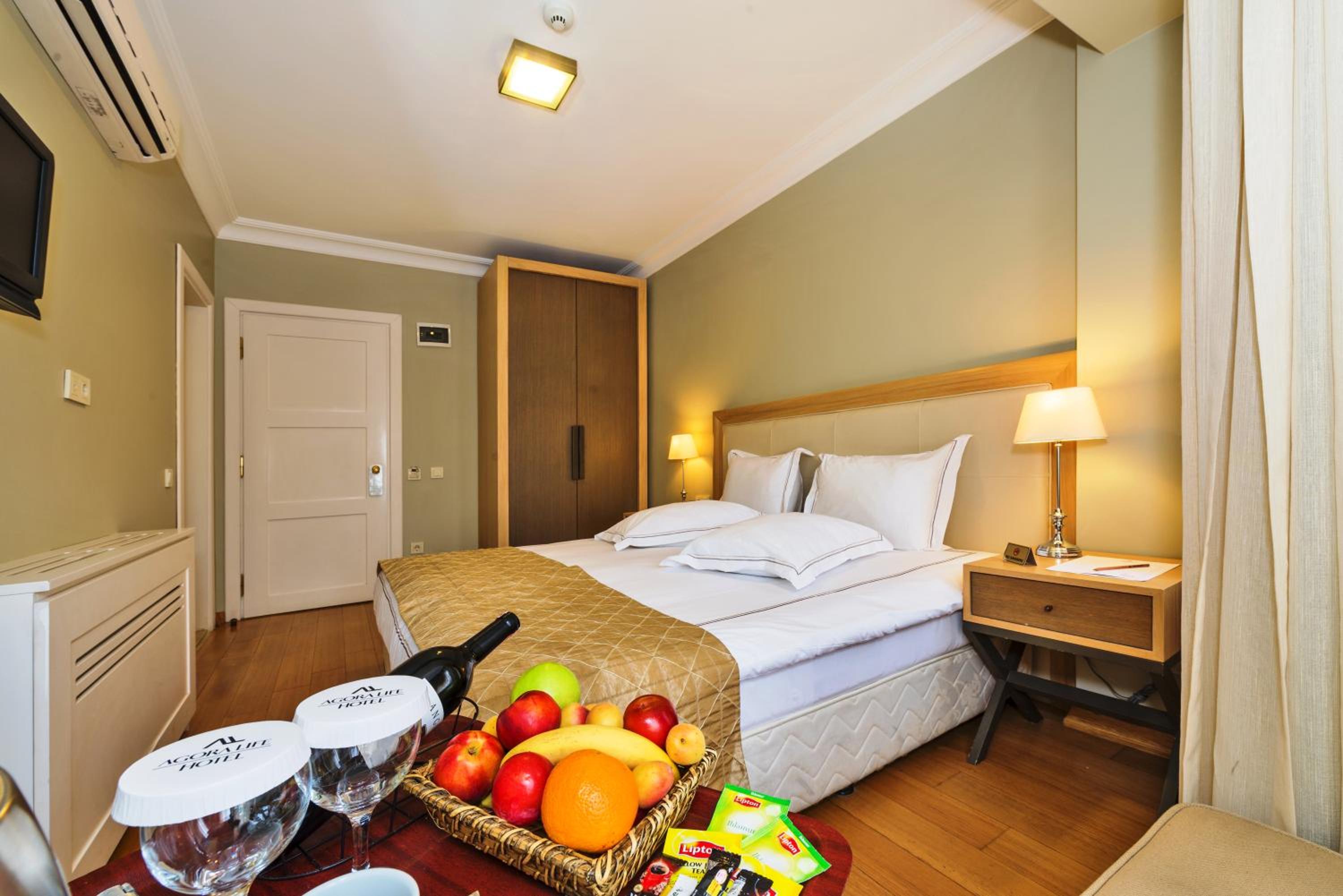 Available room thumbnail 6