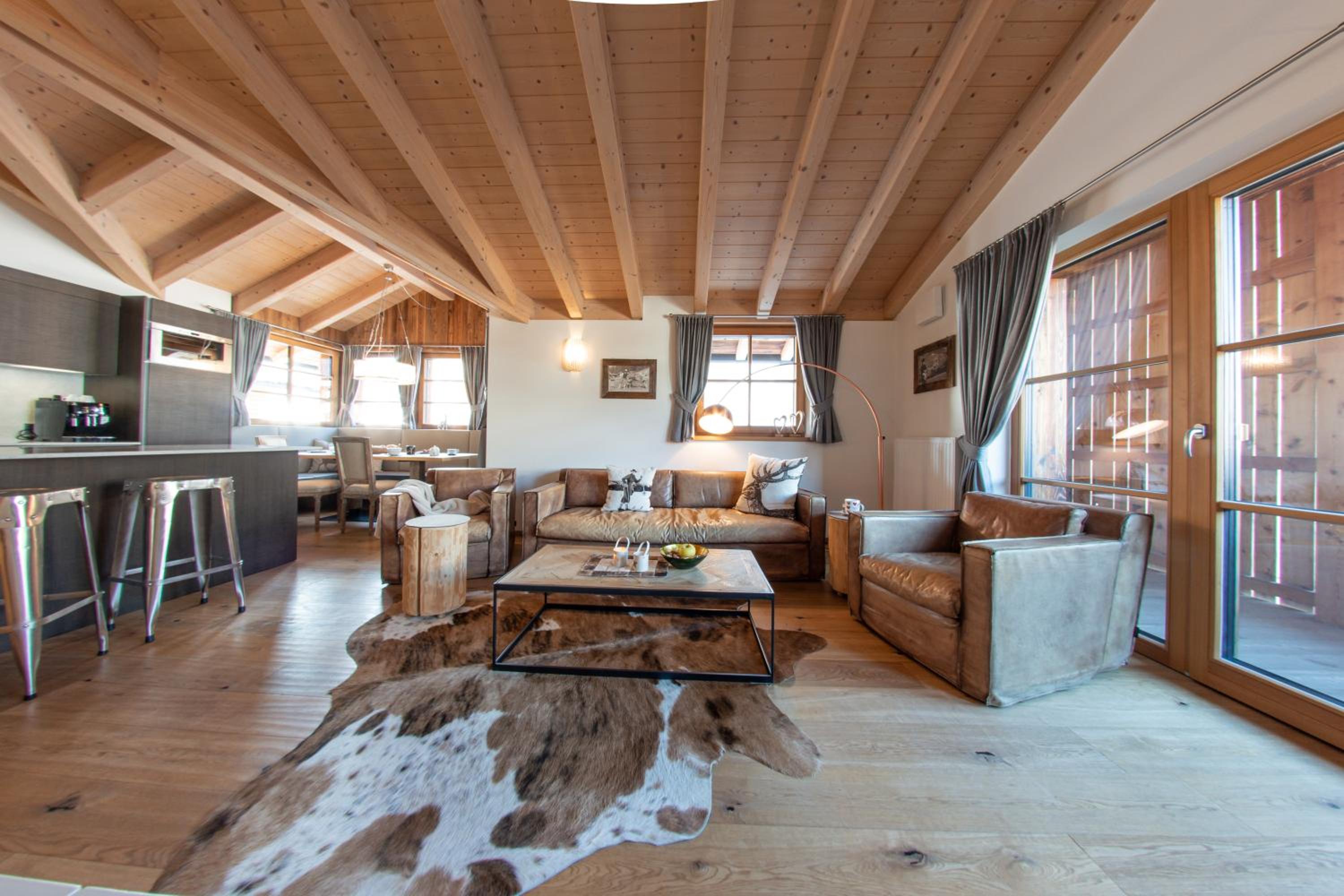 Deluxe Apartment with two Balconies (6 Adults)