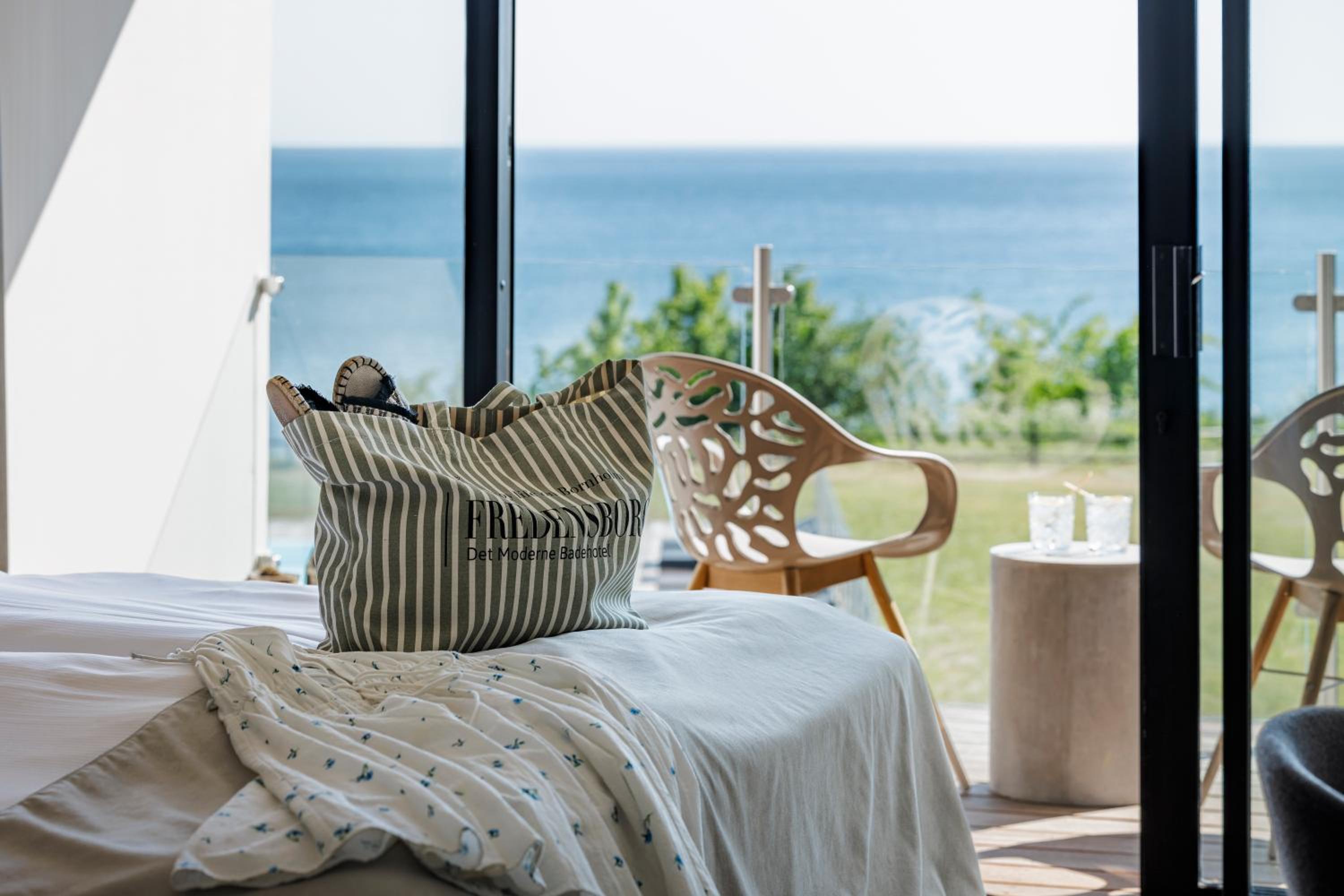 Double Room with Balcony or Terrace and Sea View - Photo 2