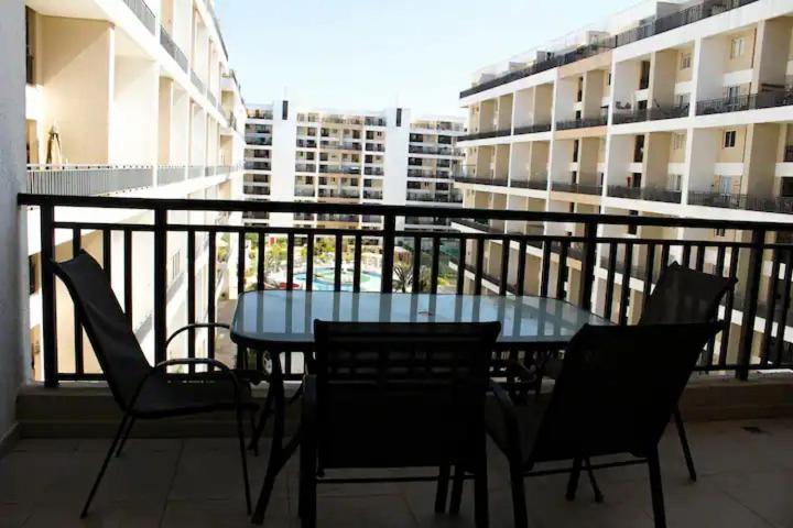 One-Bedroom Apartment with Balcony and Sea View photo 3