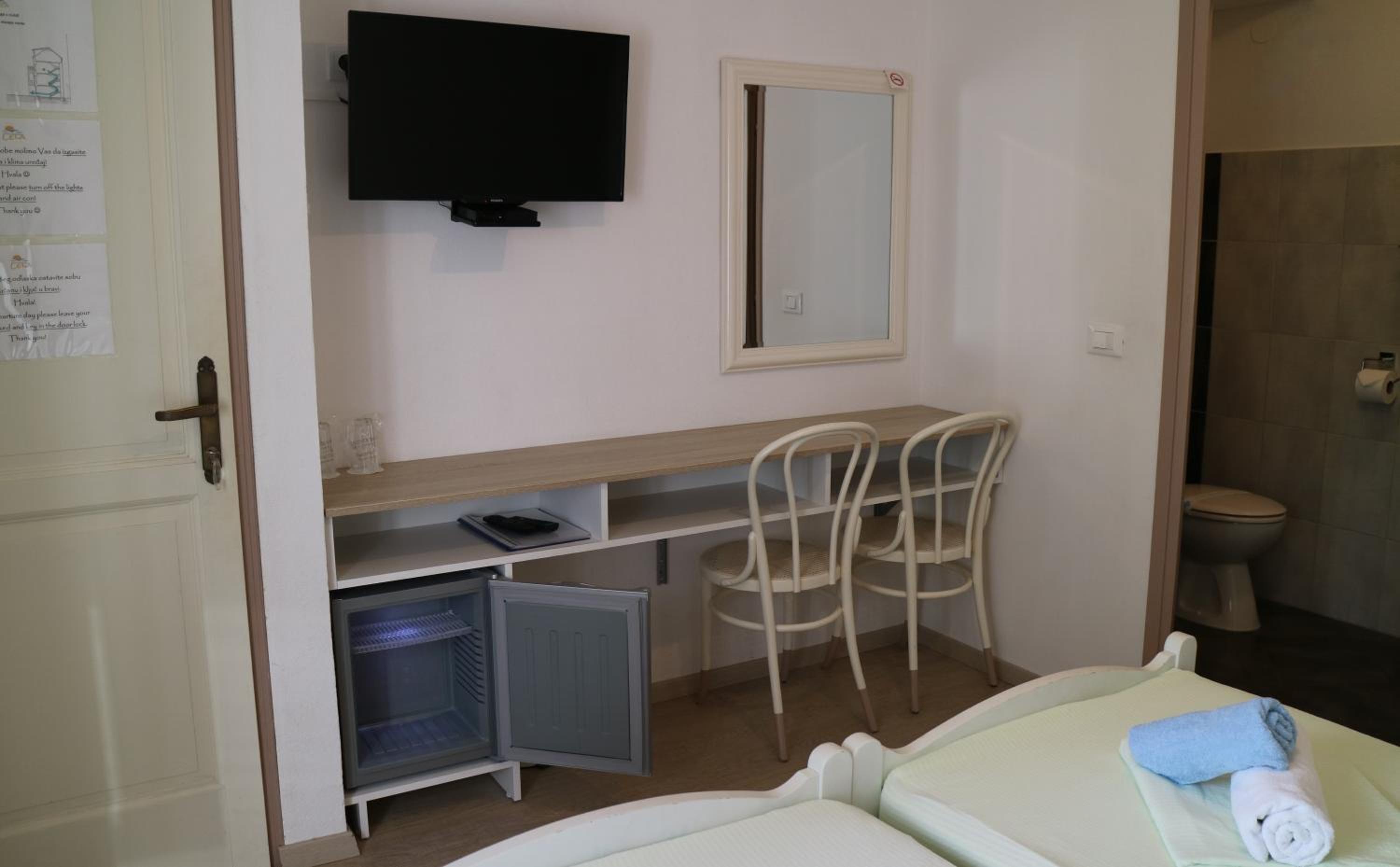 Deluxe Double or Twin Room - Photo 14
