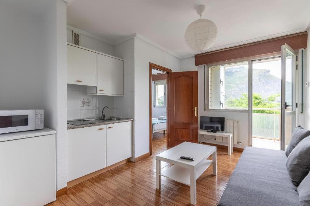 Apartment With Mountain View
