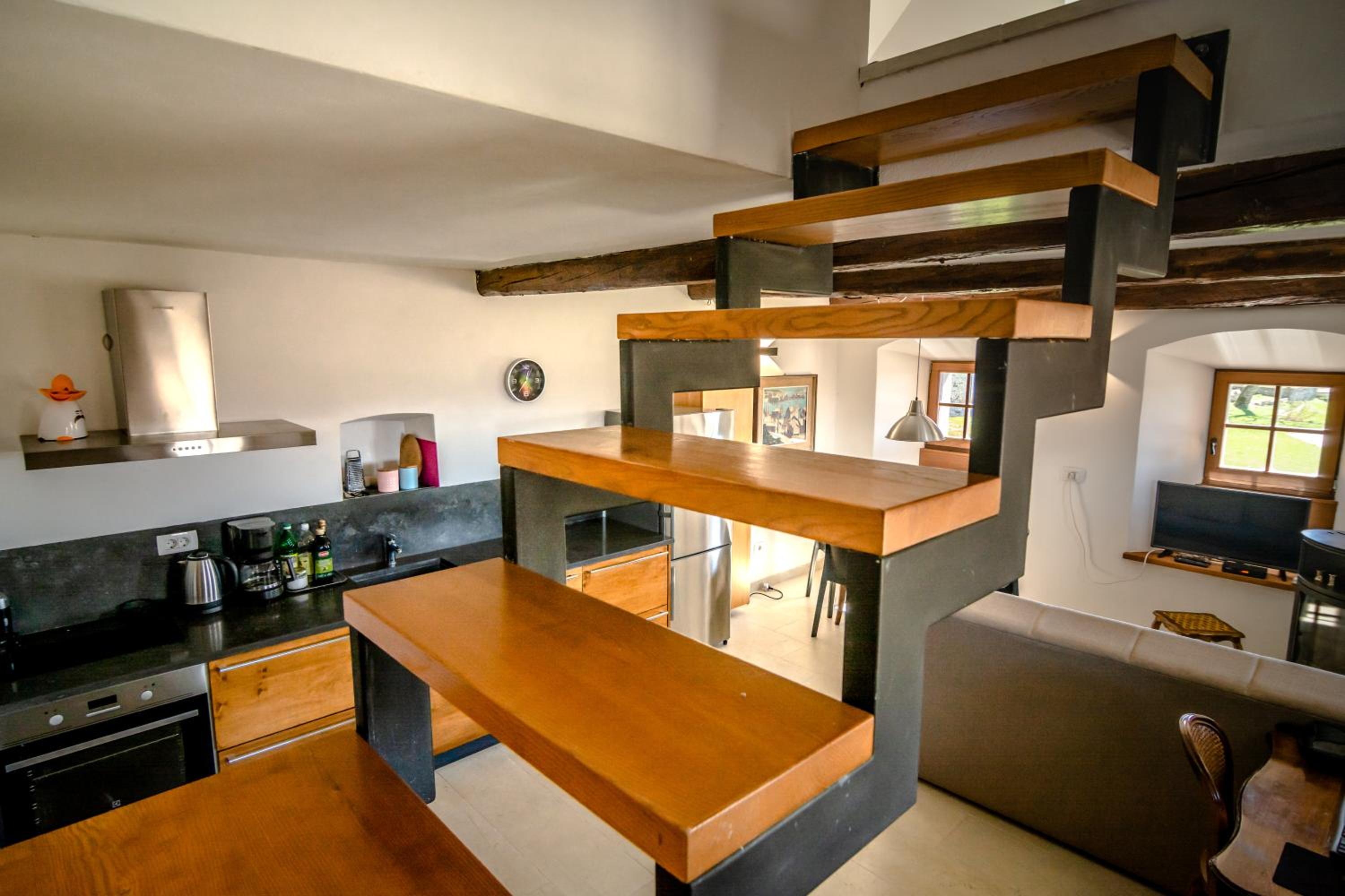 Deluxe One-Bedroom Apartment with Garden View photo 3