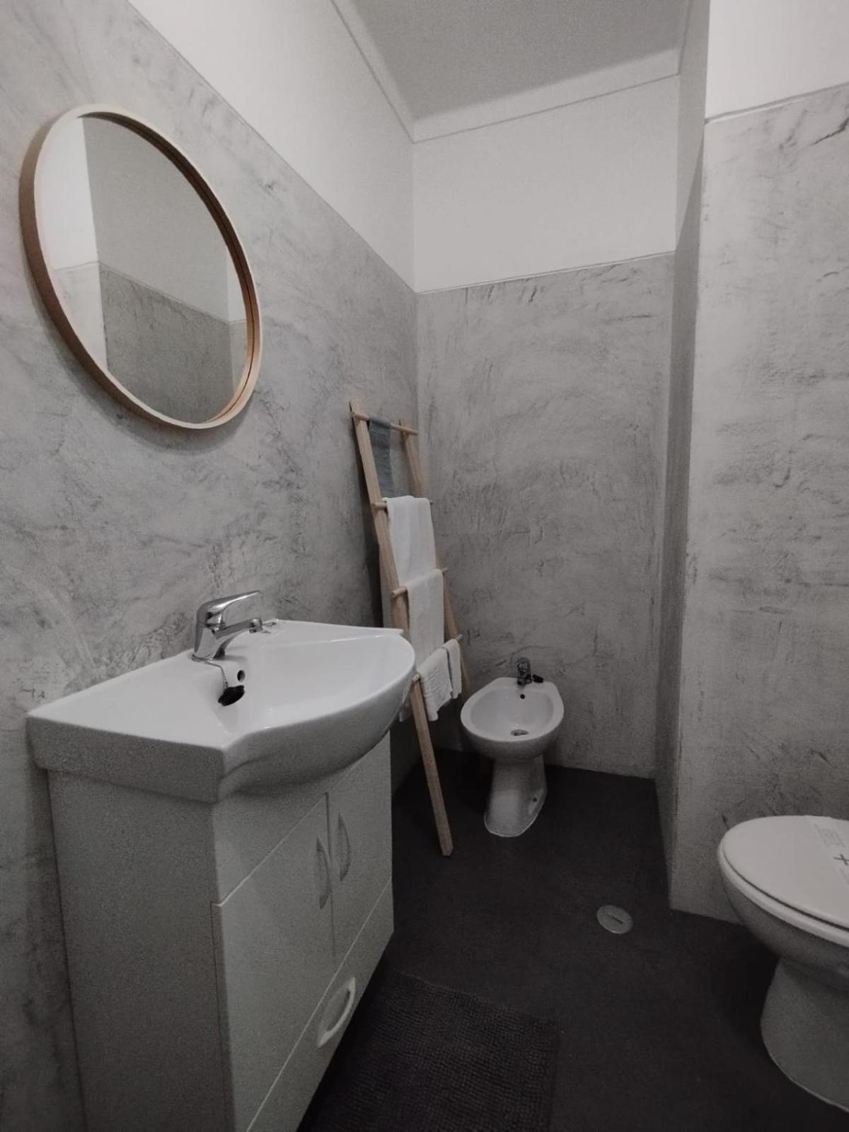 One-Bedroom Apartment with Sea View - Photo 24
