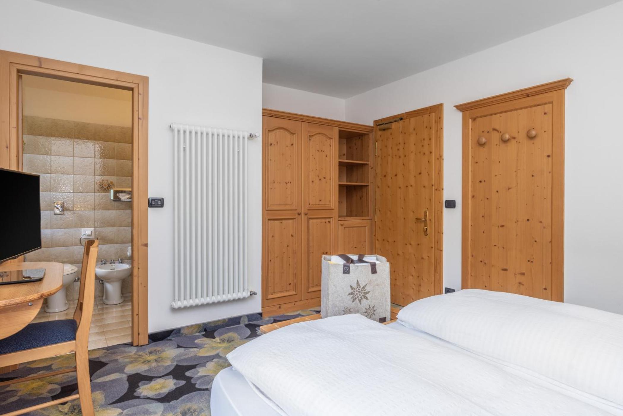 Standard Double Room - Photo 2