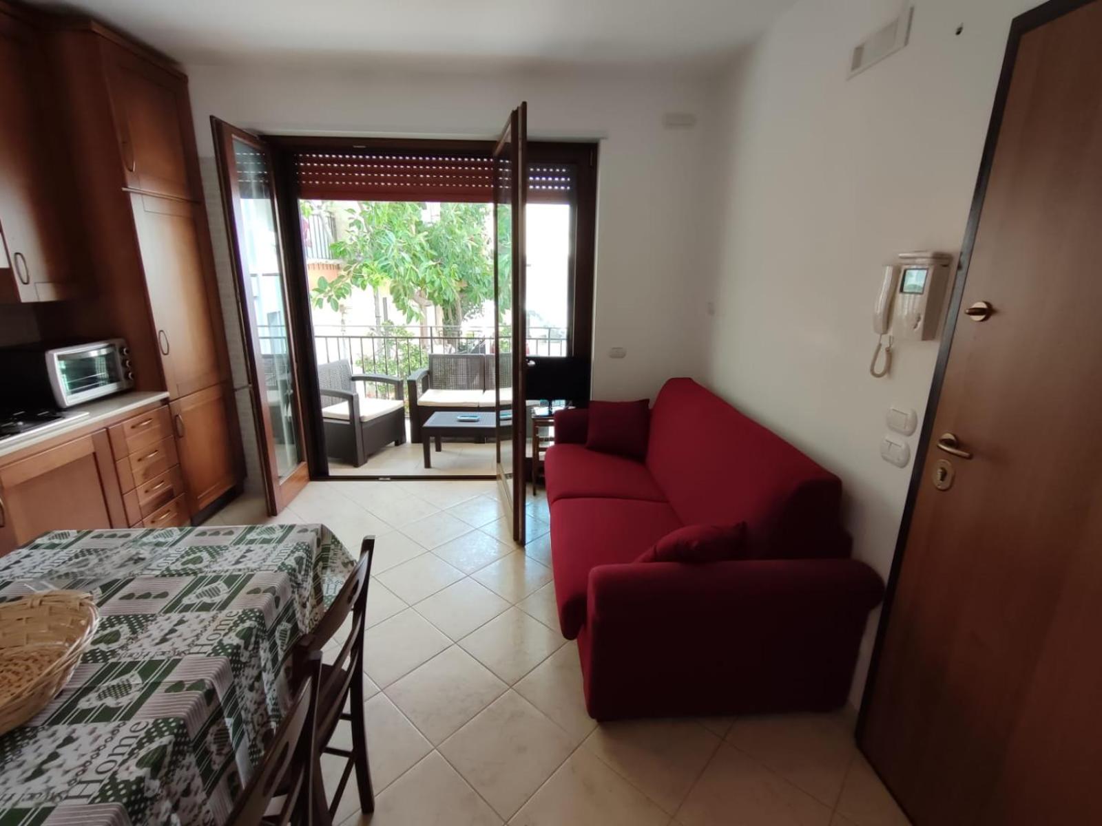One-Bedroom Apartment photo 1