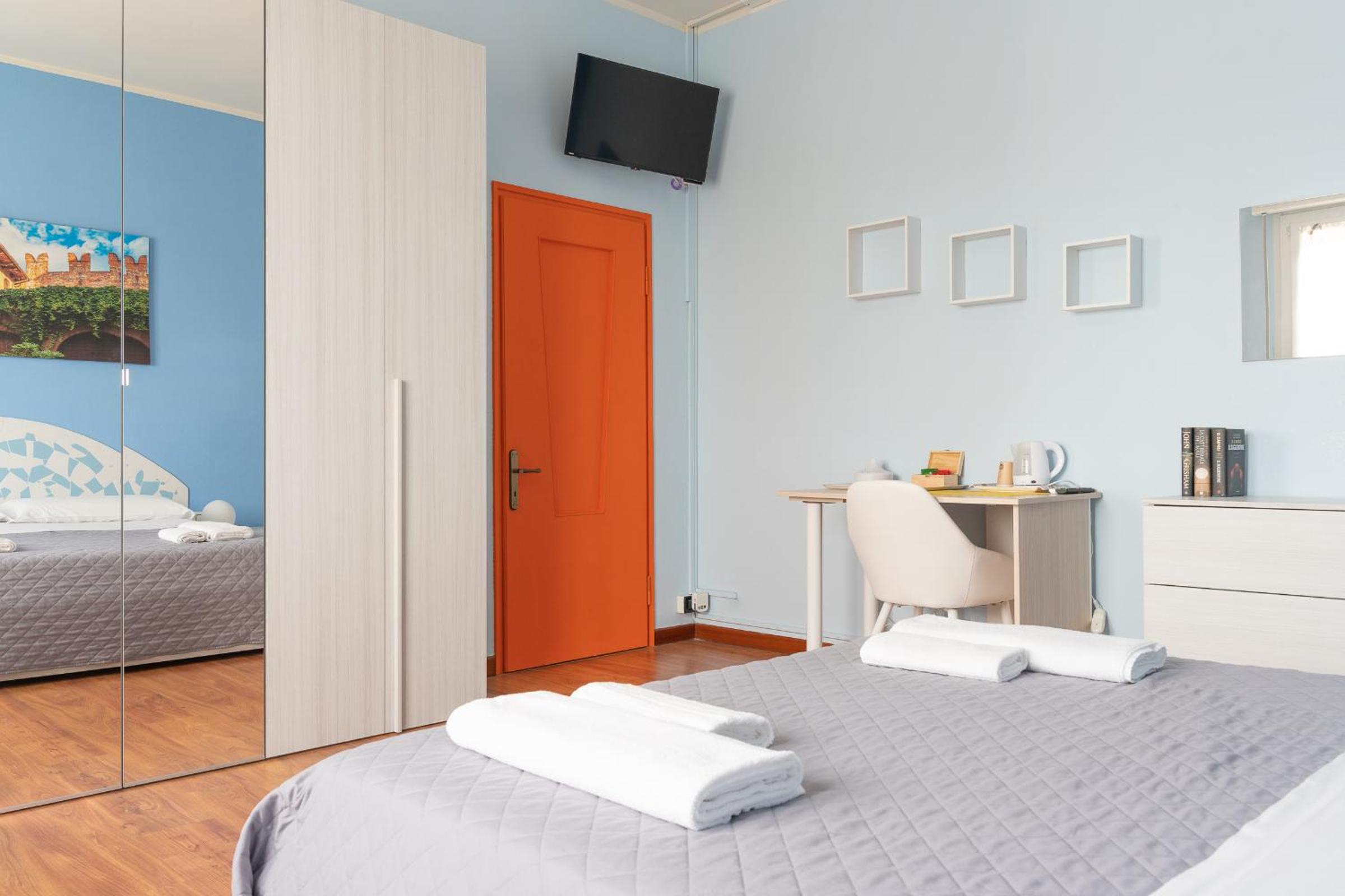 Double Room with Shared Bathroom photo 1