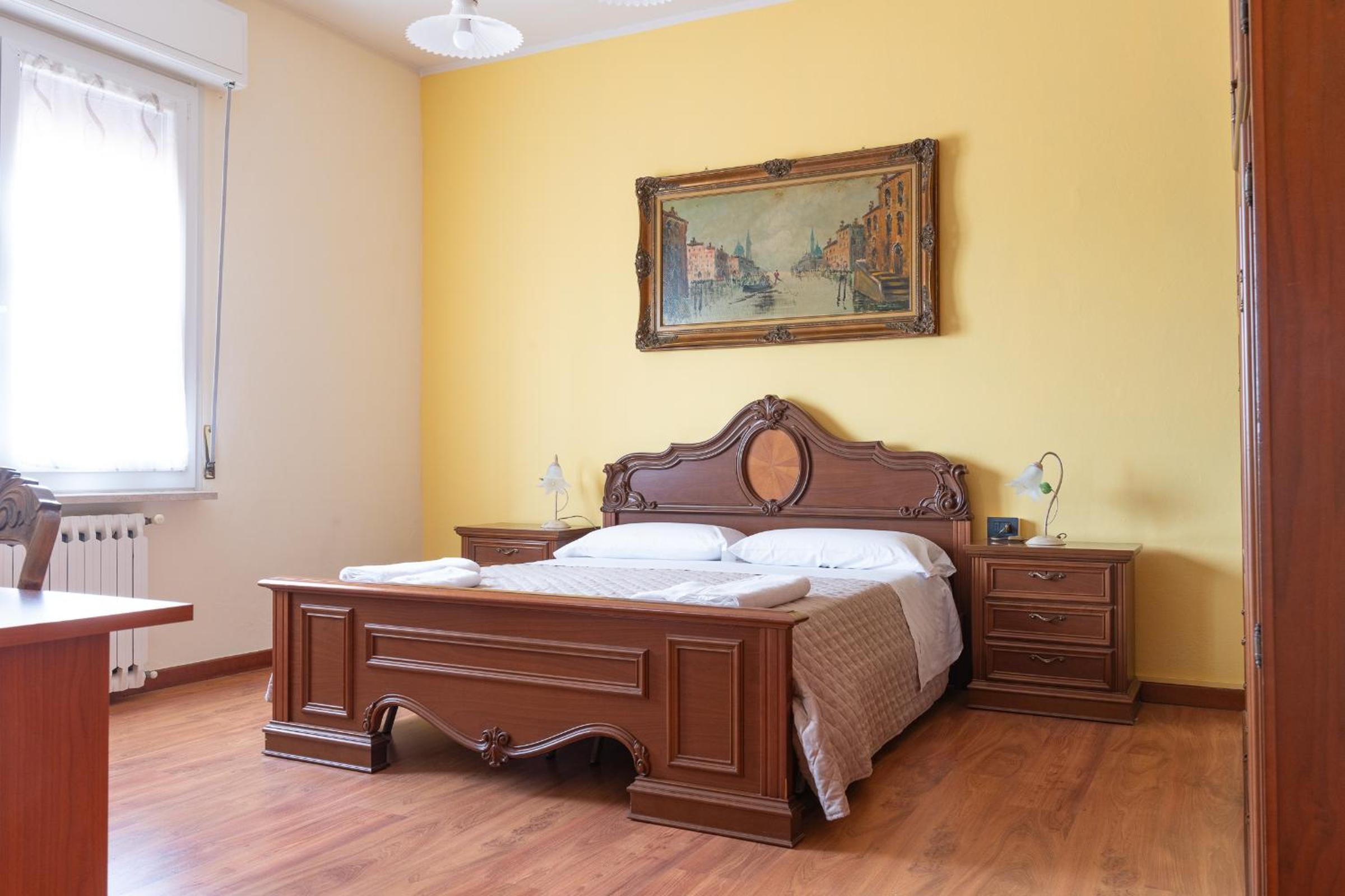 Double Room with Shared Bathroom photo 2