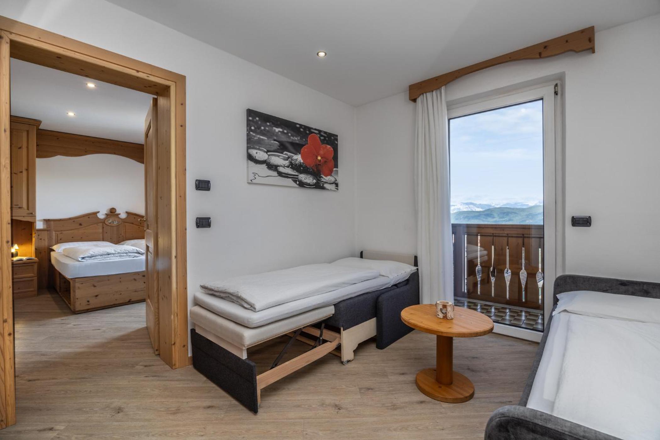 Junior Suite with Balcony - Photo 6