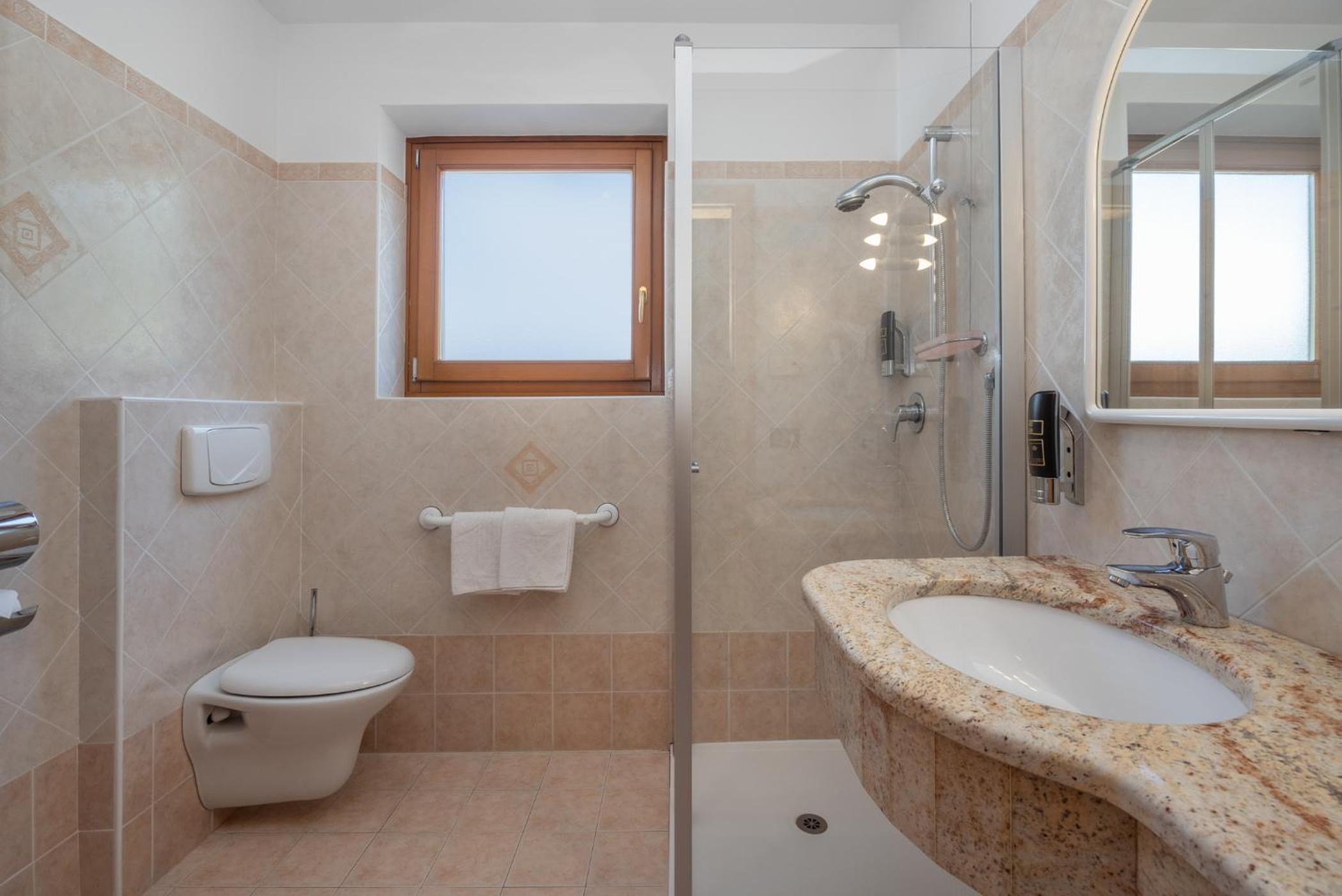 Double Room - Photo 8