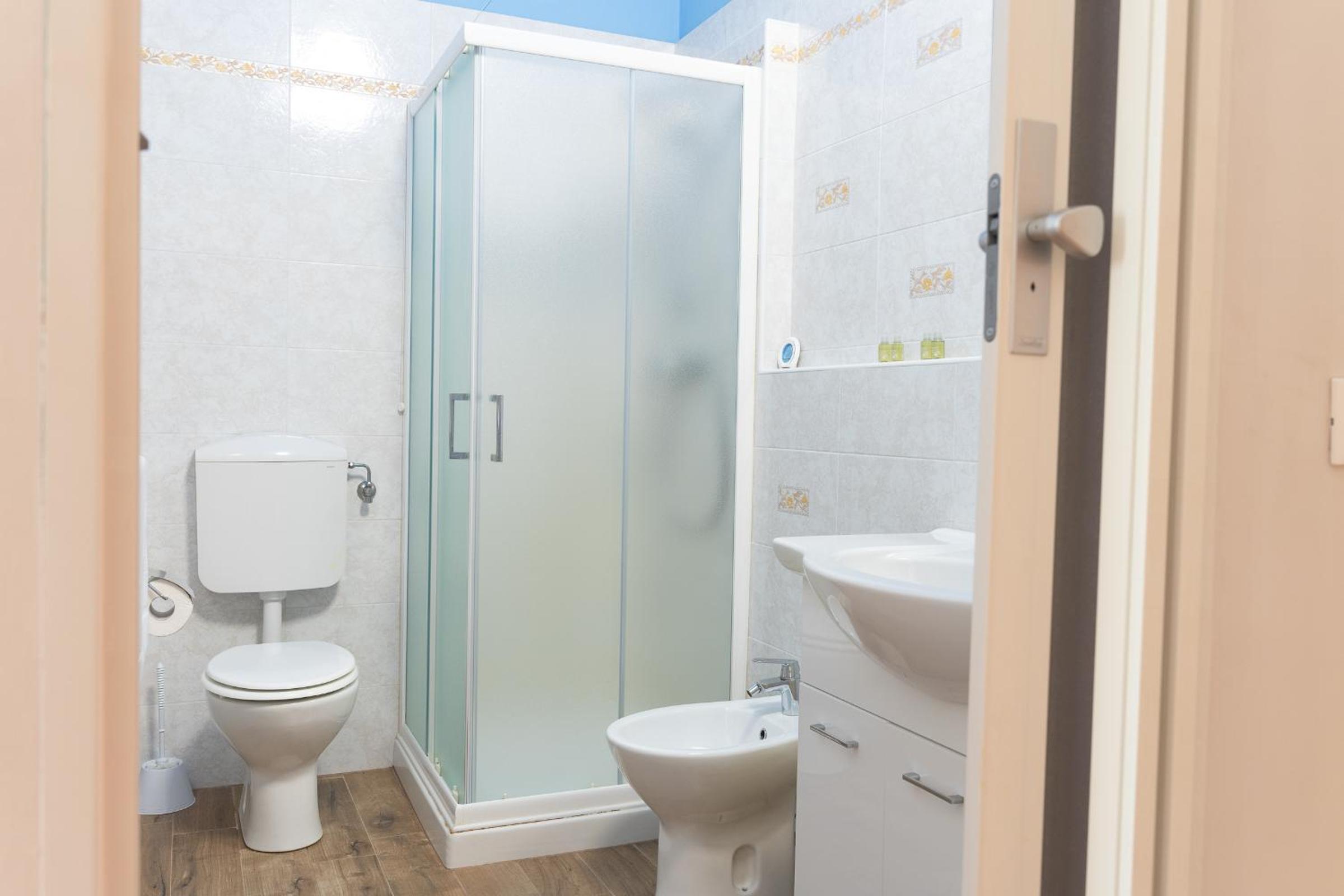 Double Room with Private Bathroom photo 2