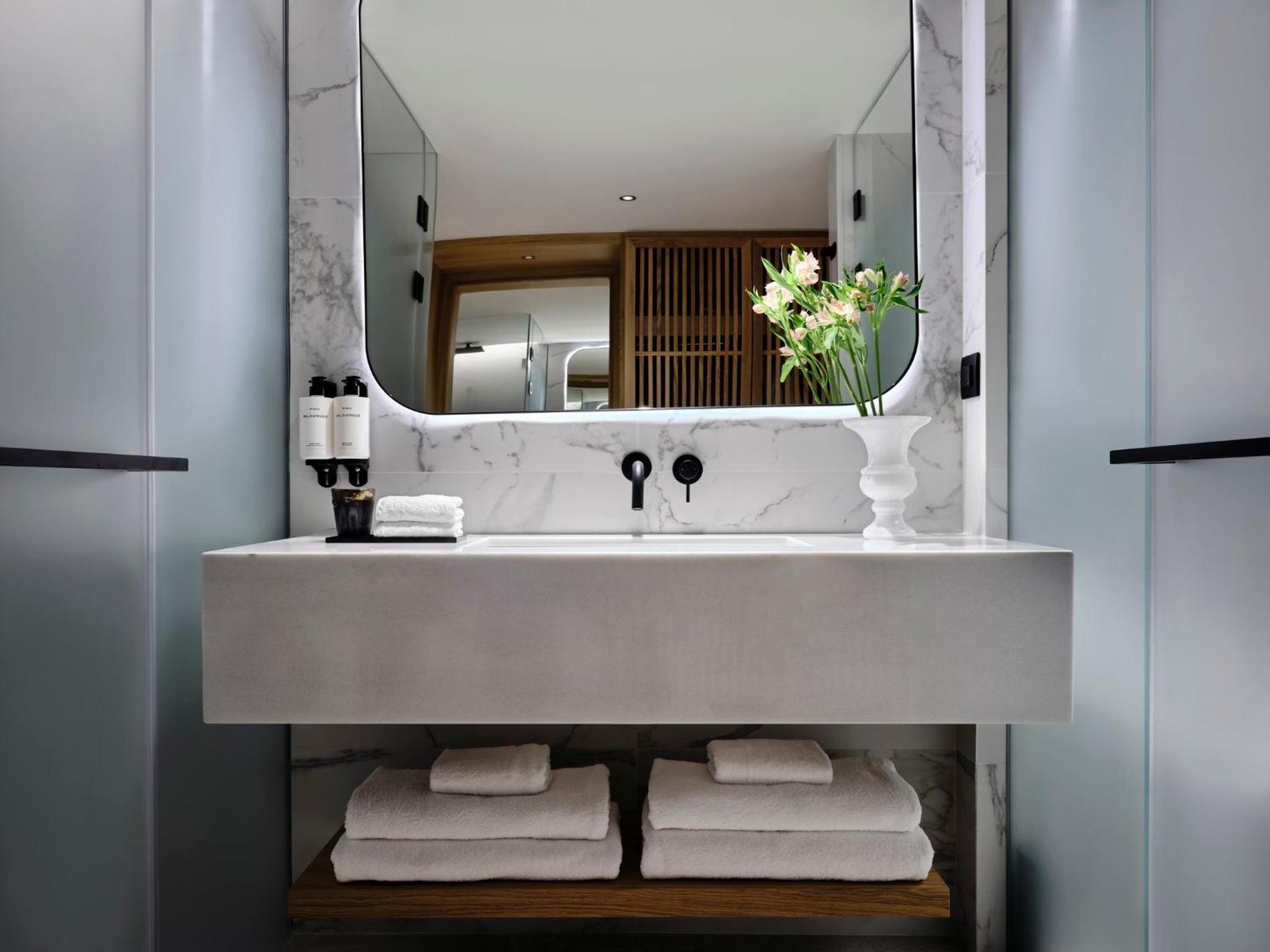 Premium King Room with Private Plunge Pool and Sofa Bed - Sea View