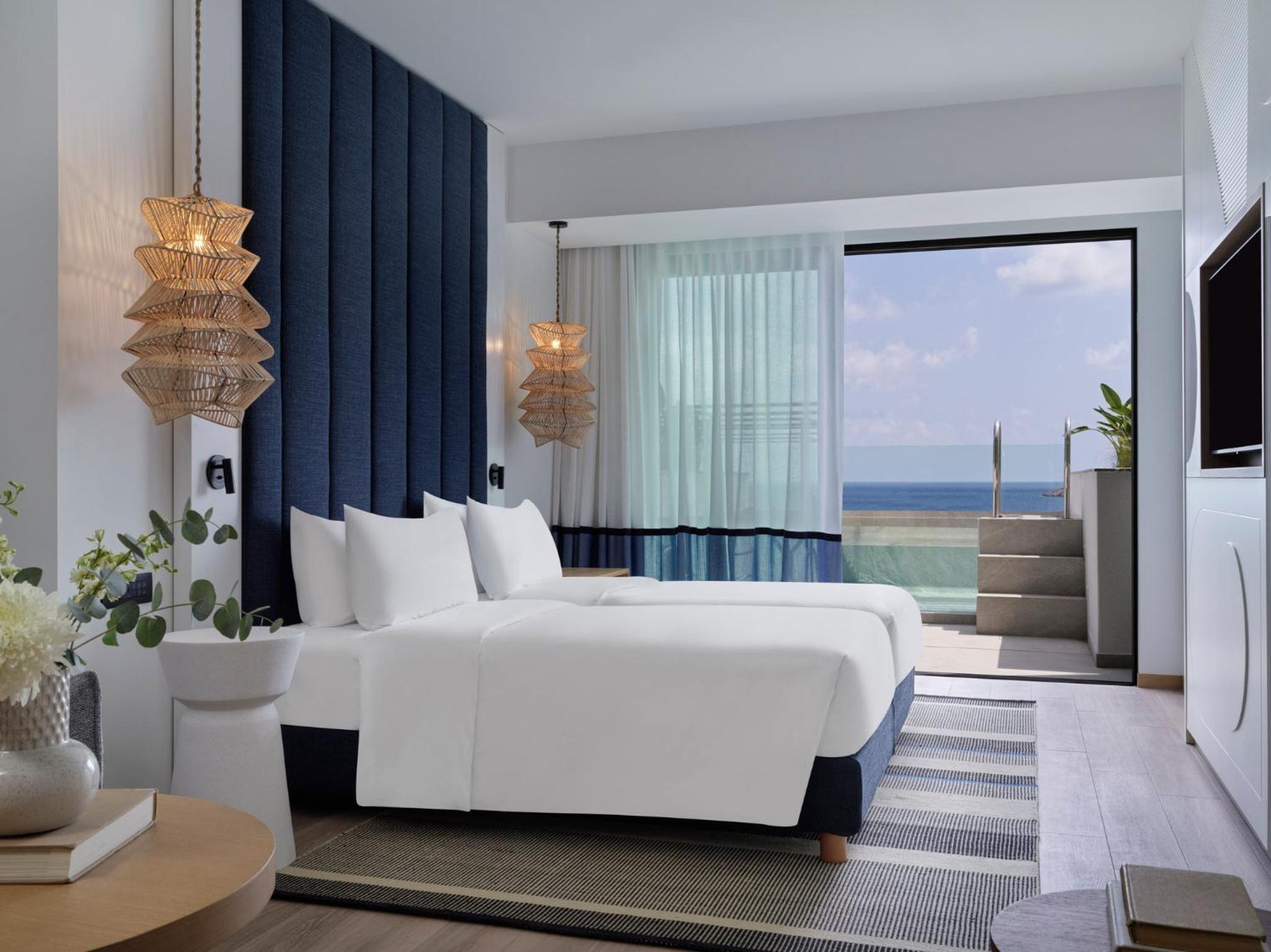 Junior Twin Suite with Private Plunge Pool and Sea View thumbnail 6