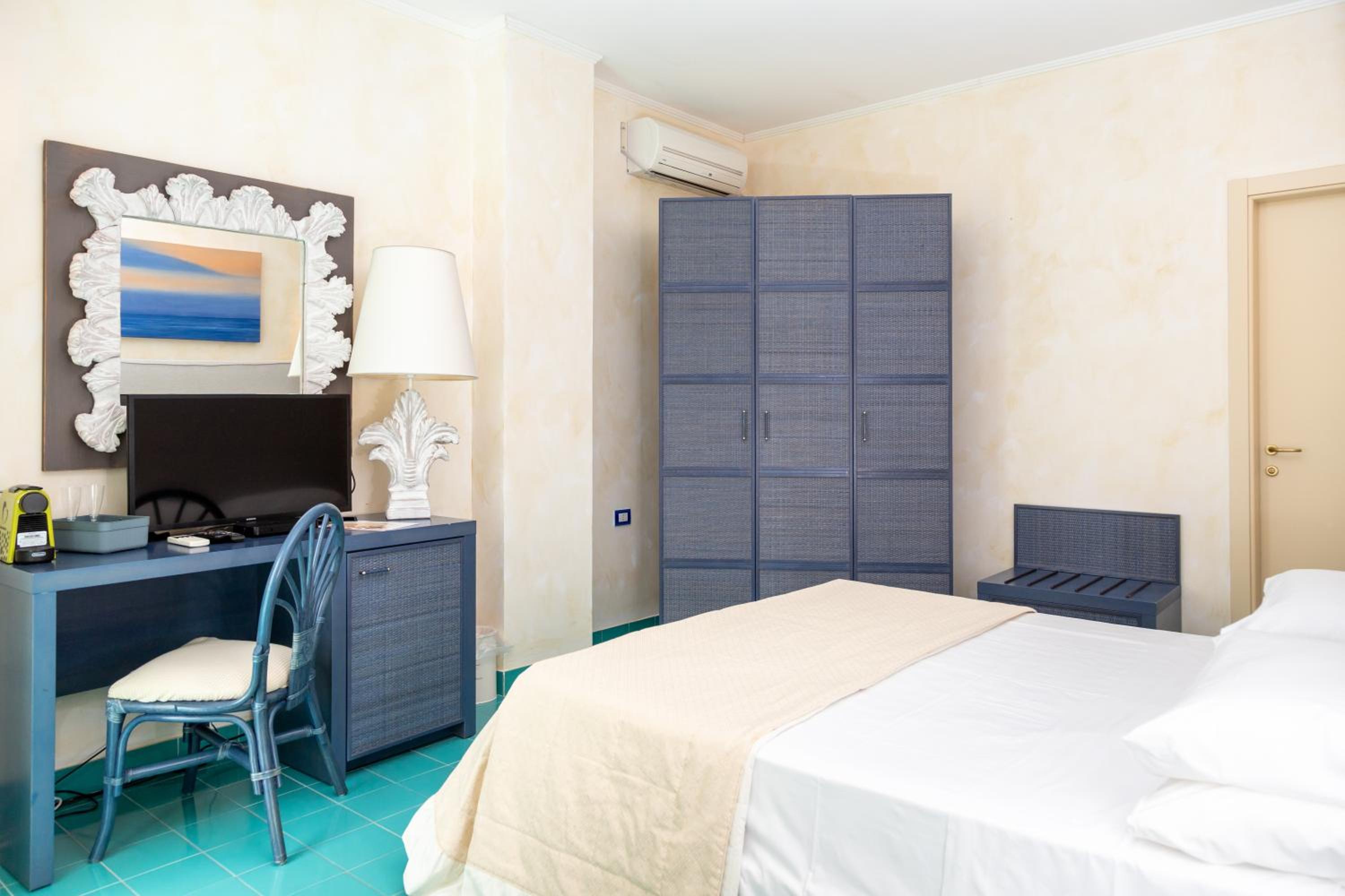 Double Room - Photo 3