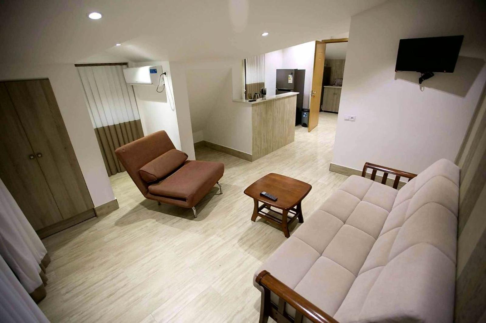One-Bedroom Apartment photo 1