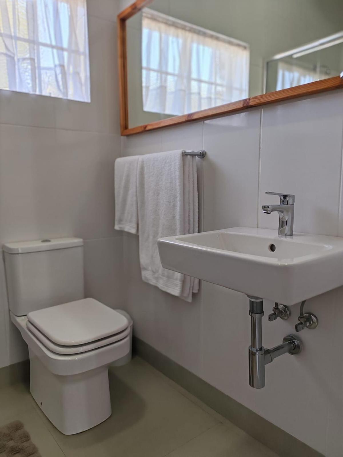 Double or Twin Room with Bathroom - Photo 4