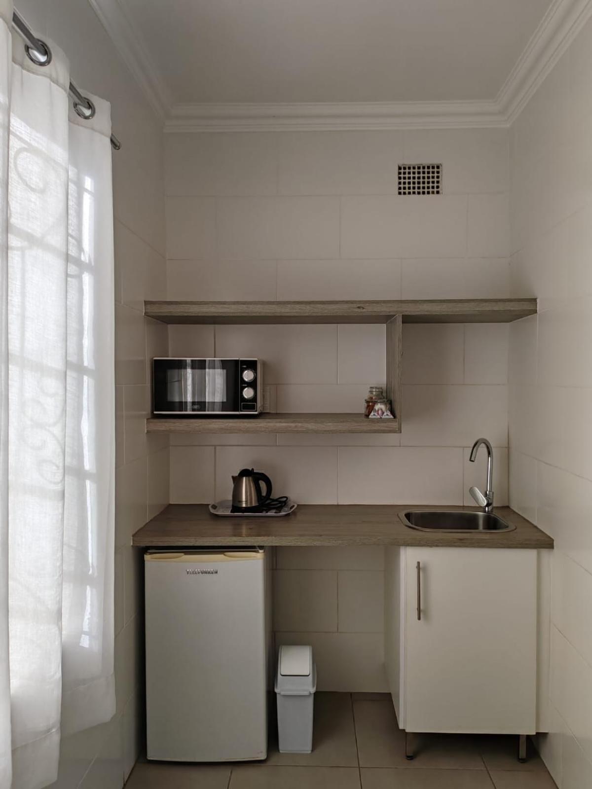 Double Room with Private Bathroom - Photo 9