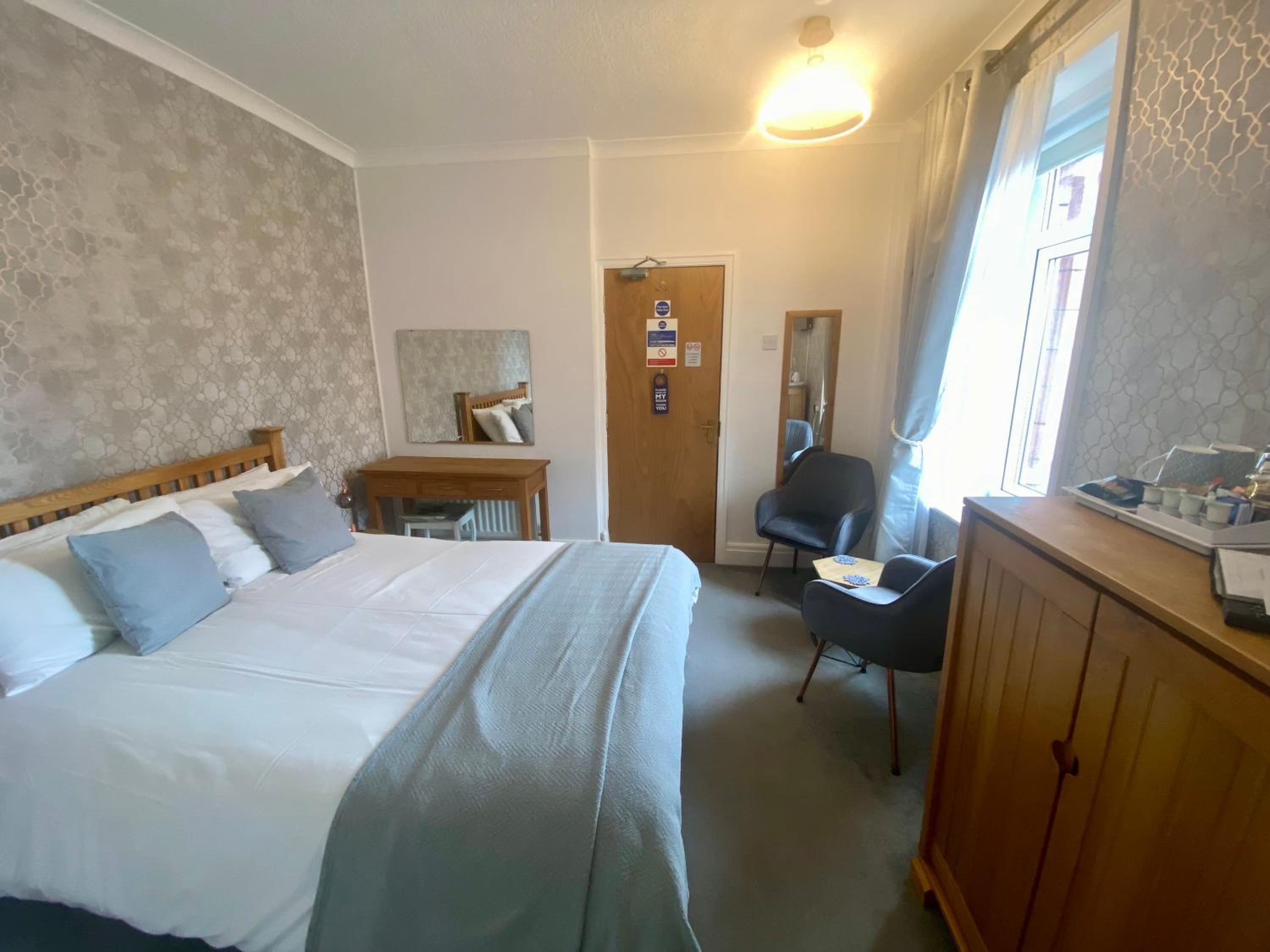 King Room with Partial Sea View