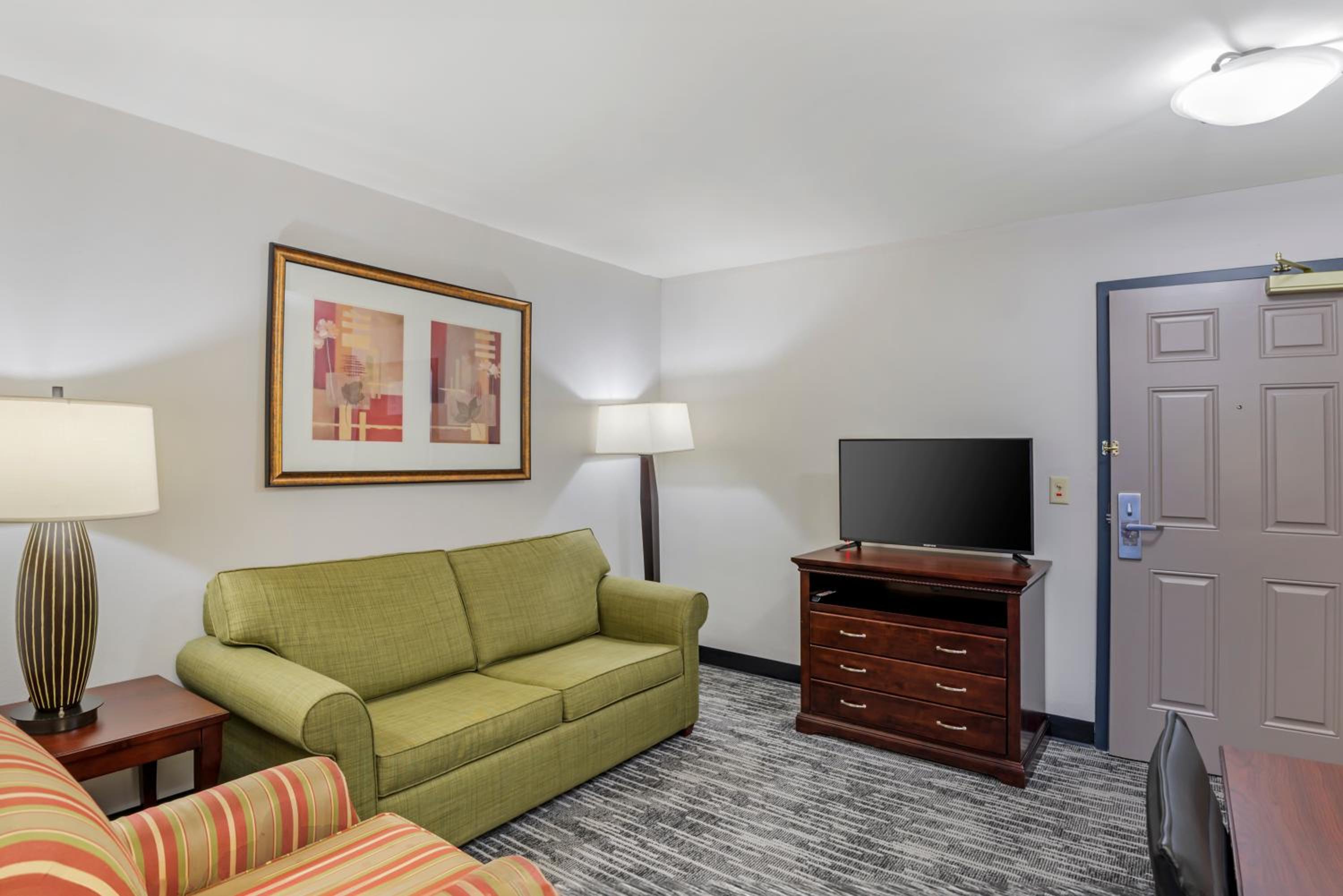 One-Bedroom King Suite - Non-Smoking photo 3
