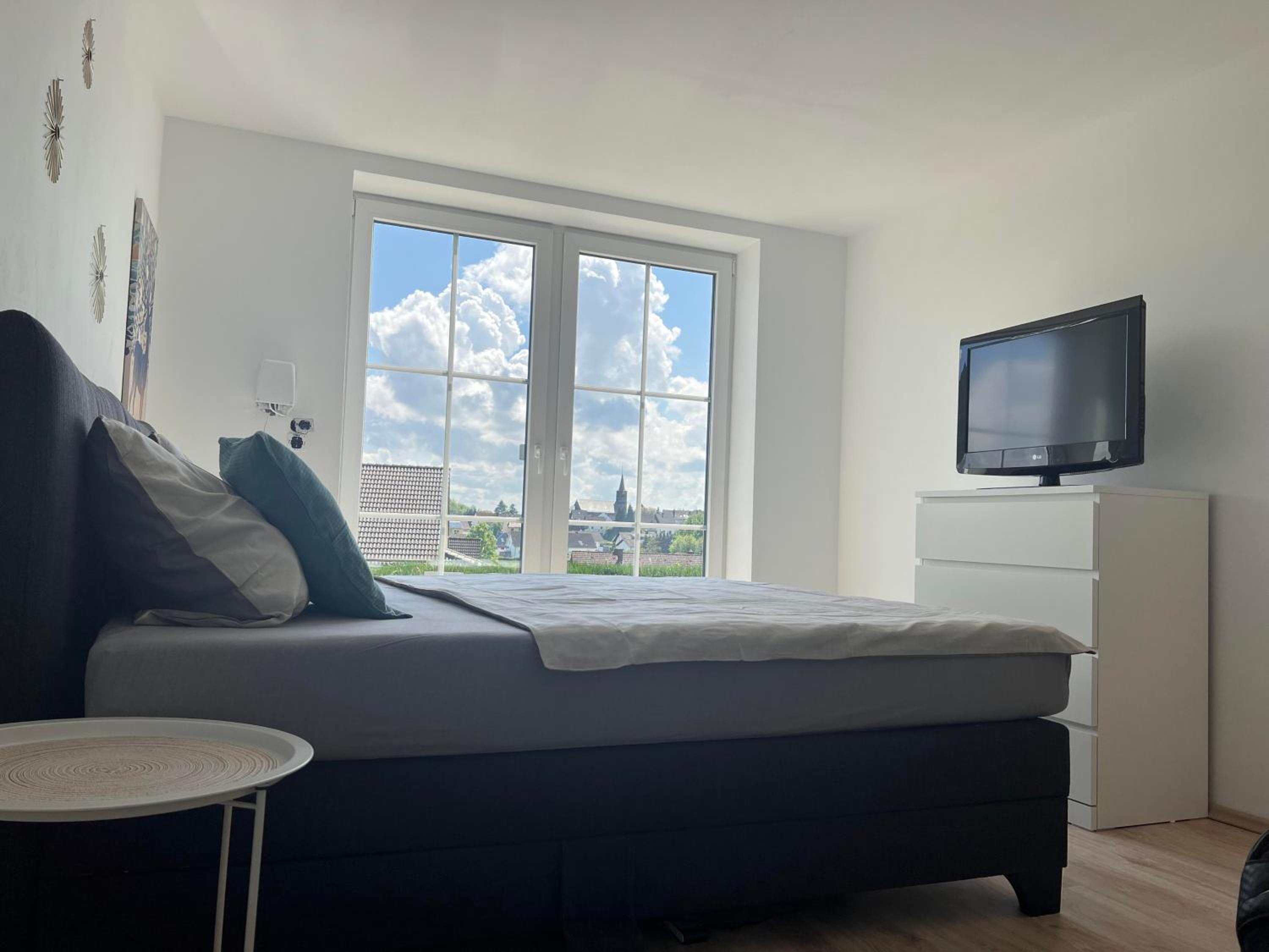 Three-Bedroom Apartment with Bathroom photo 3