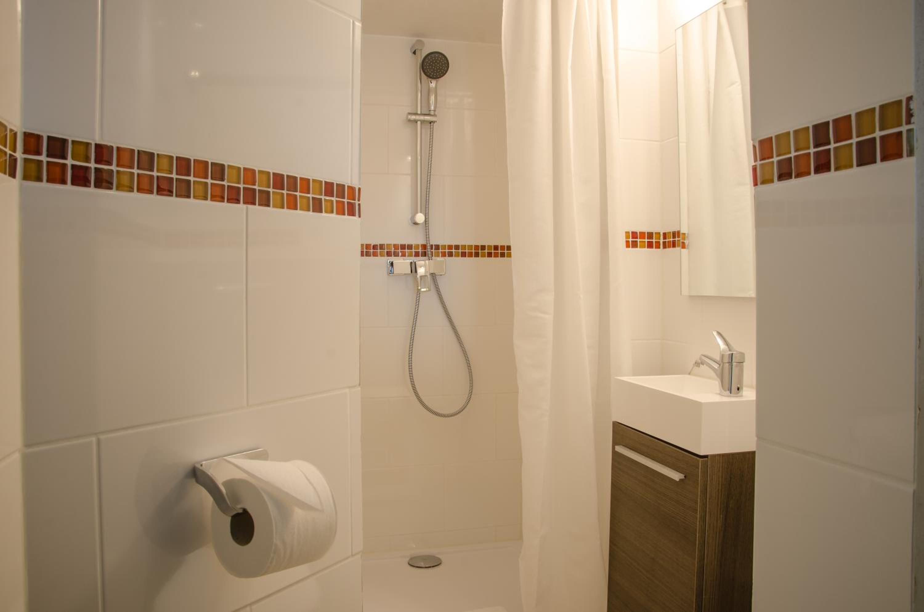 Budget Double Room - Photo 3