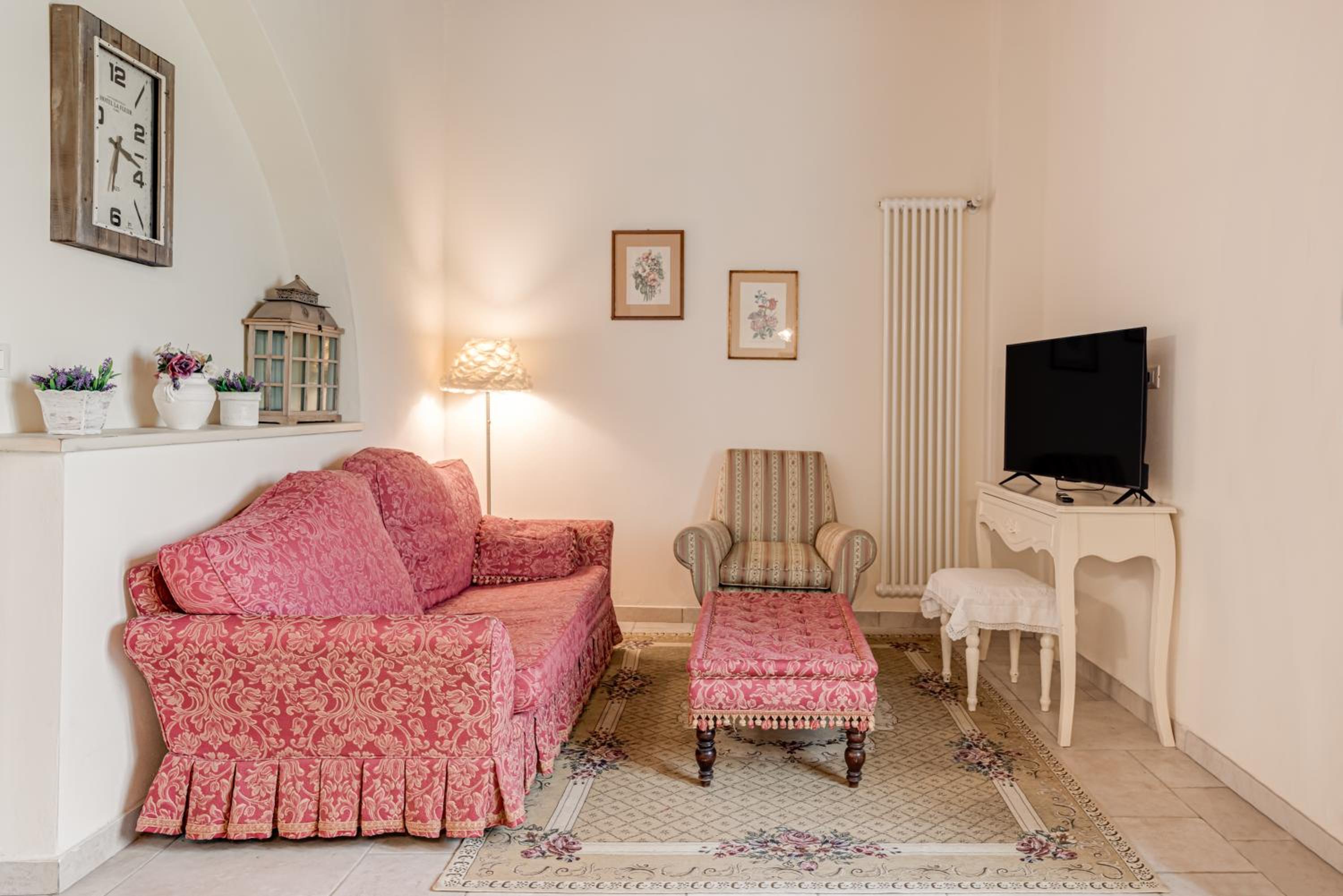 Superior One-Bedroom Apartment