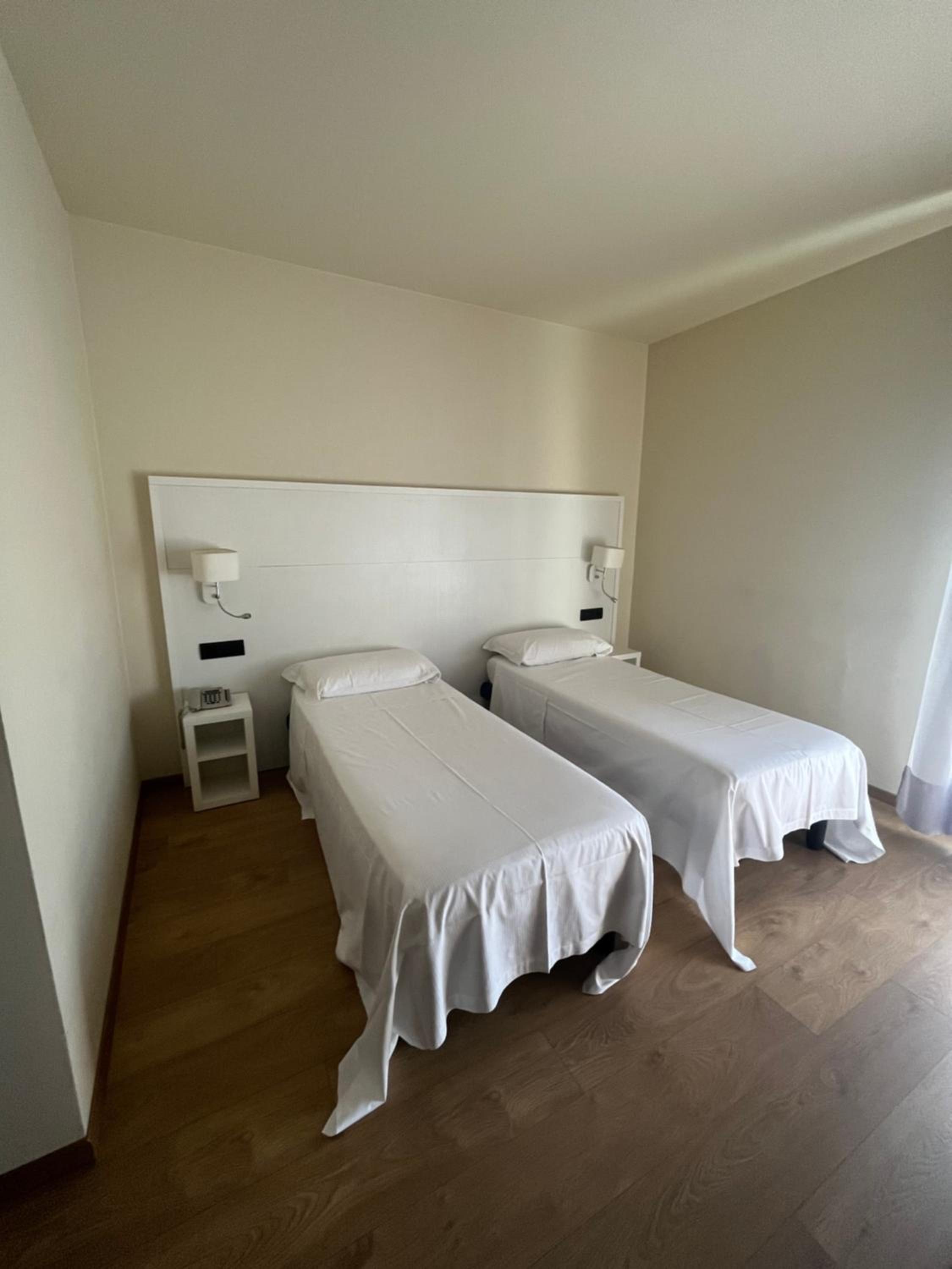 Double or Twin Room with Balcony - Photo 1