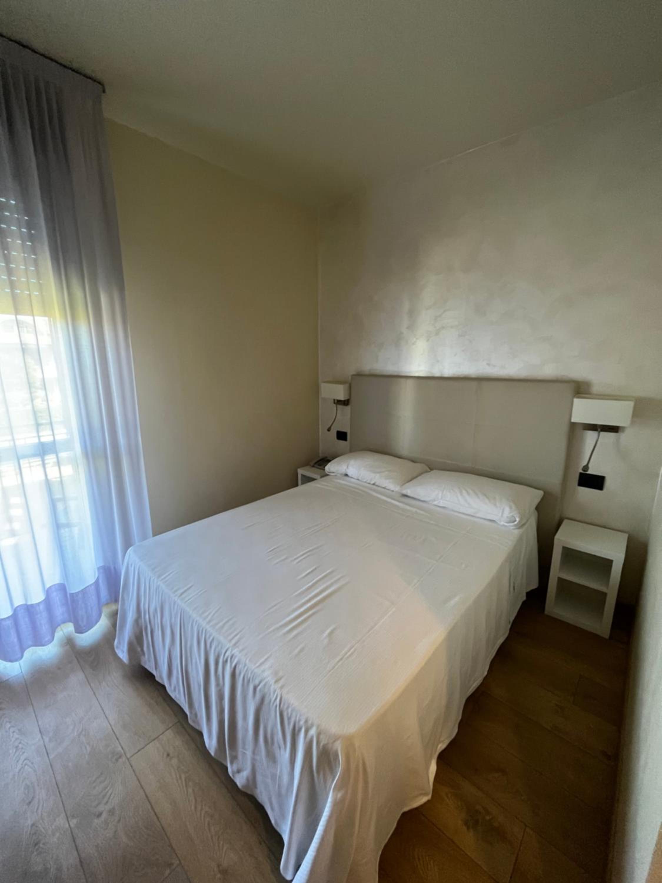 Small Double Room - Photo 2