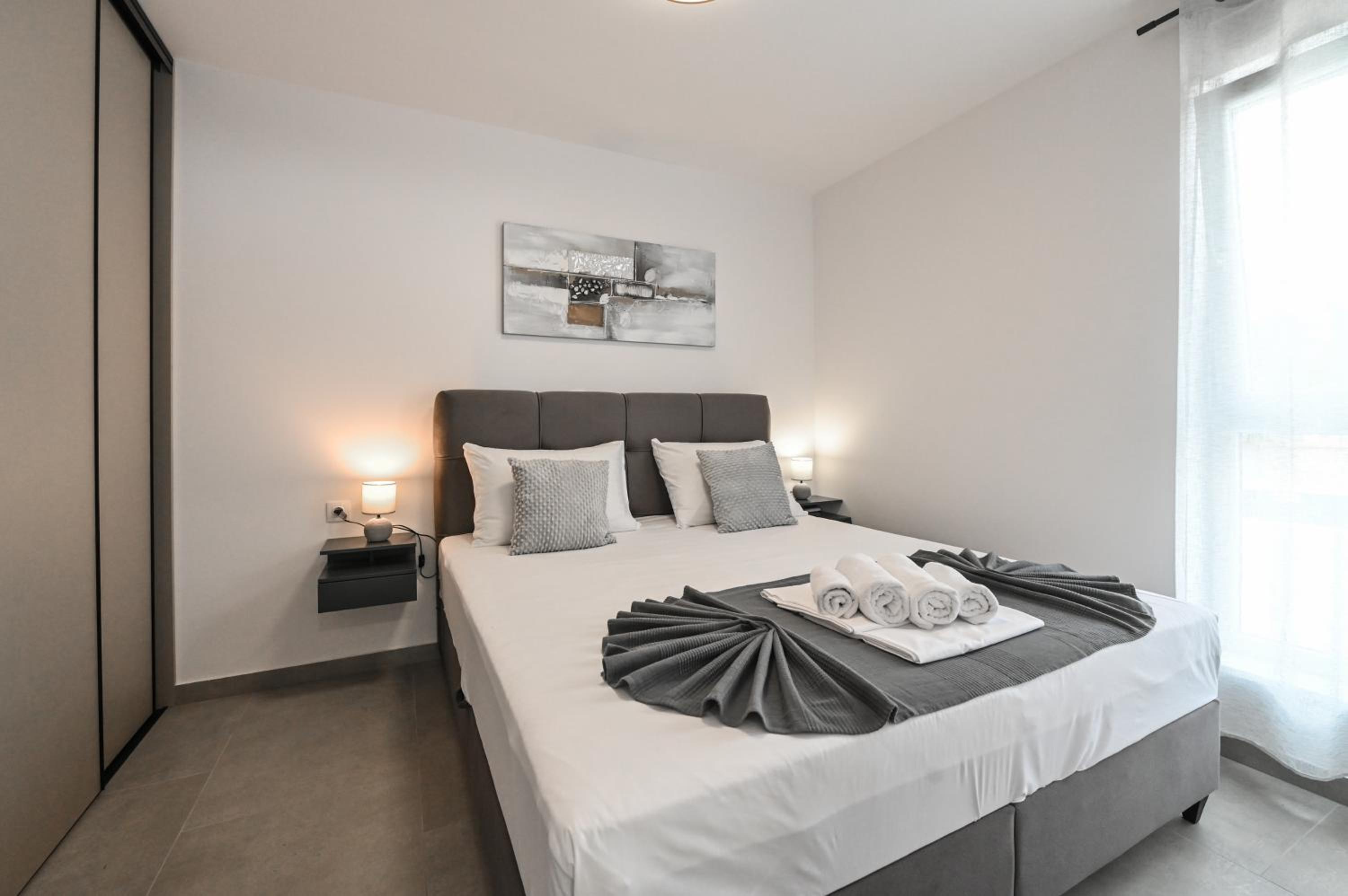 One-Bedroom Apartment with Terrace photo 1