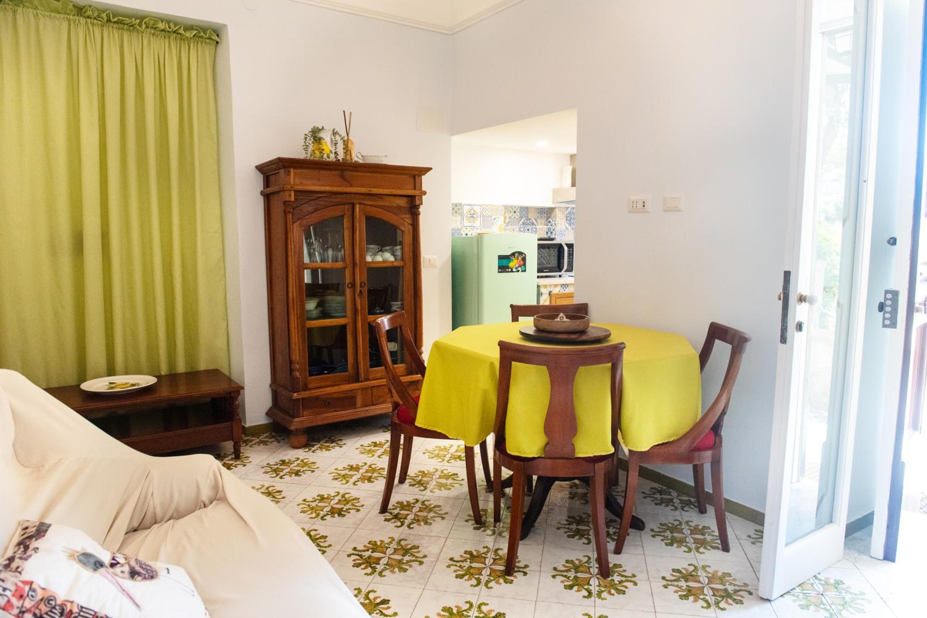 Deluxe Double or Twin Room with Sea View photo 3