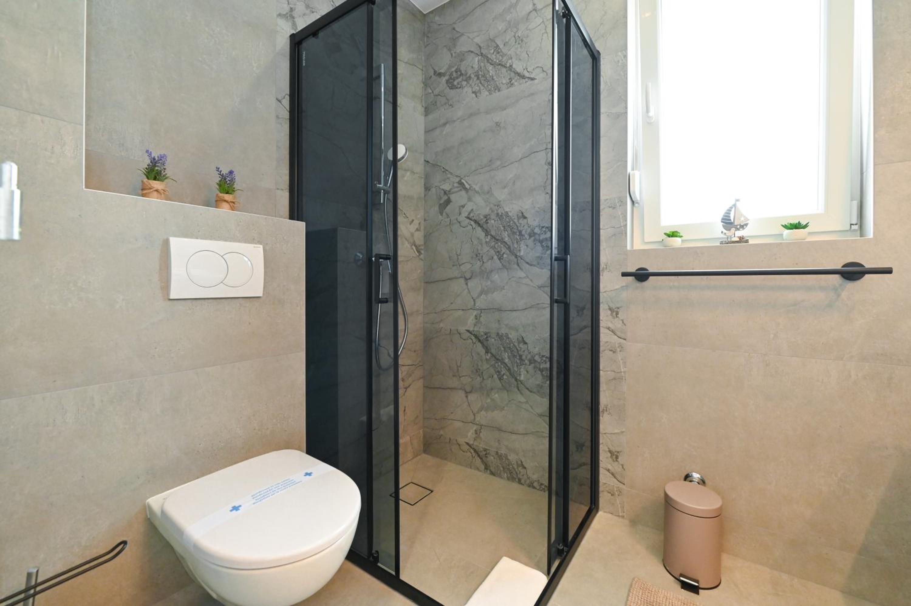 One-Bedroom Apartment with Terrace photo 2