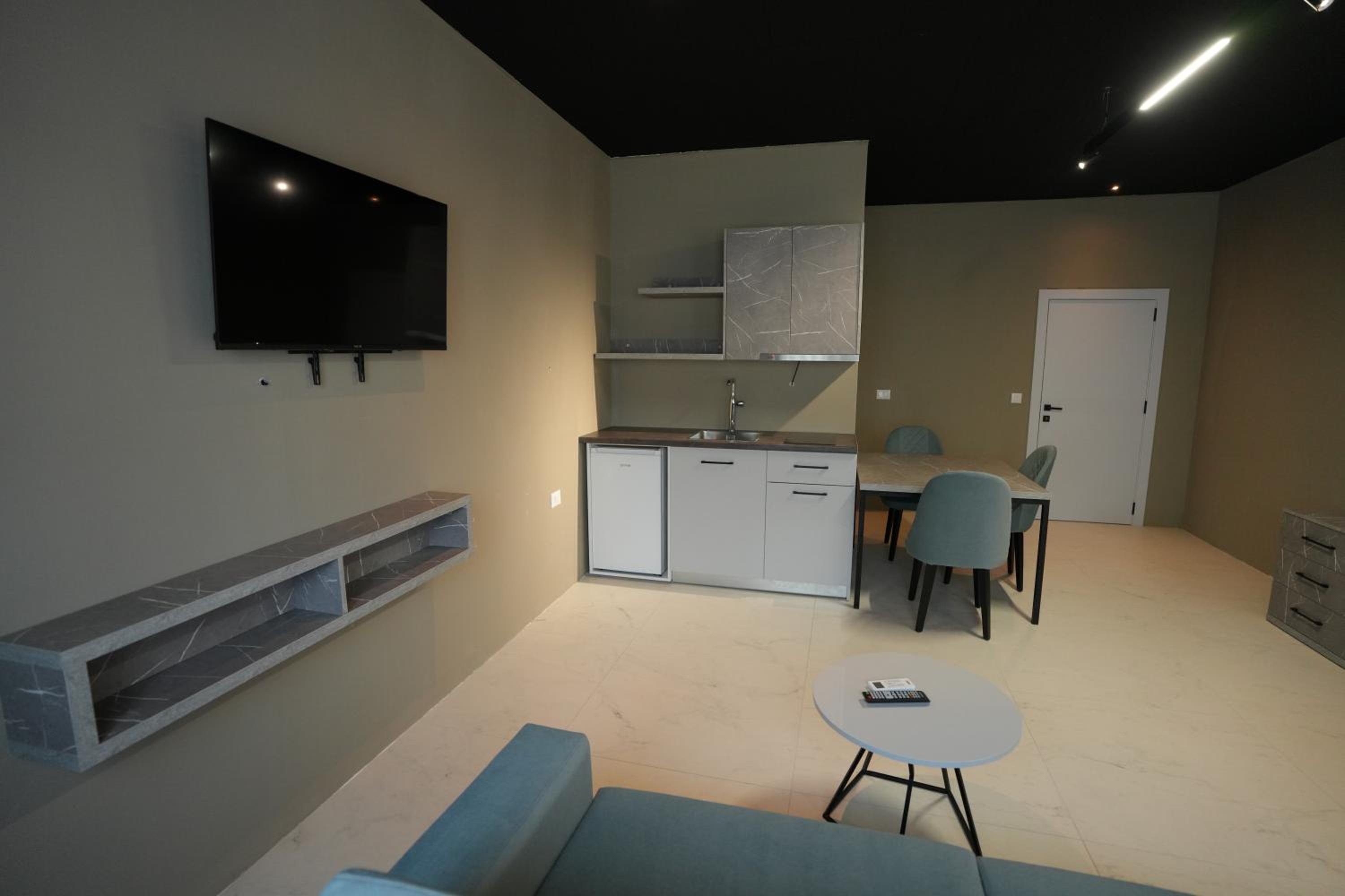 Deluxe Studio