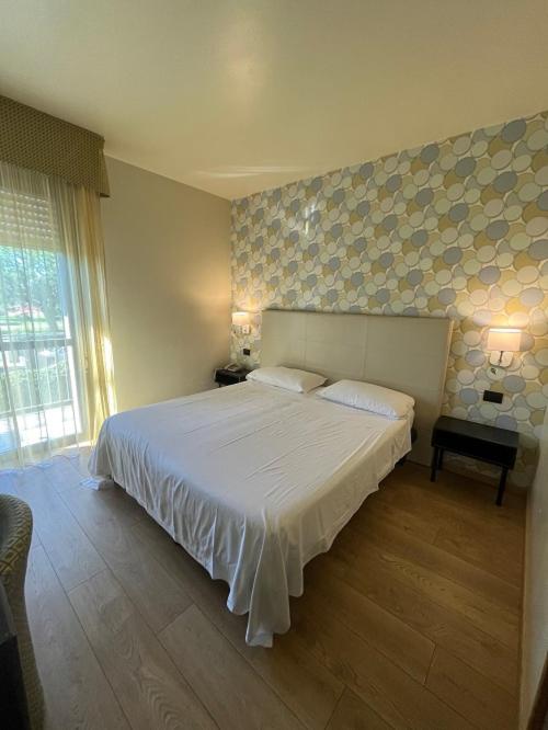 Standard Double or Twin Room with Balcony - Photo 5