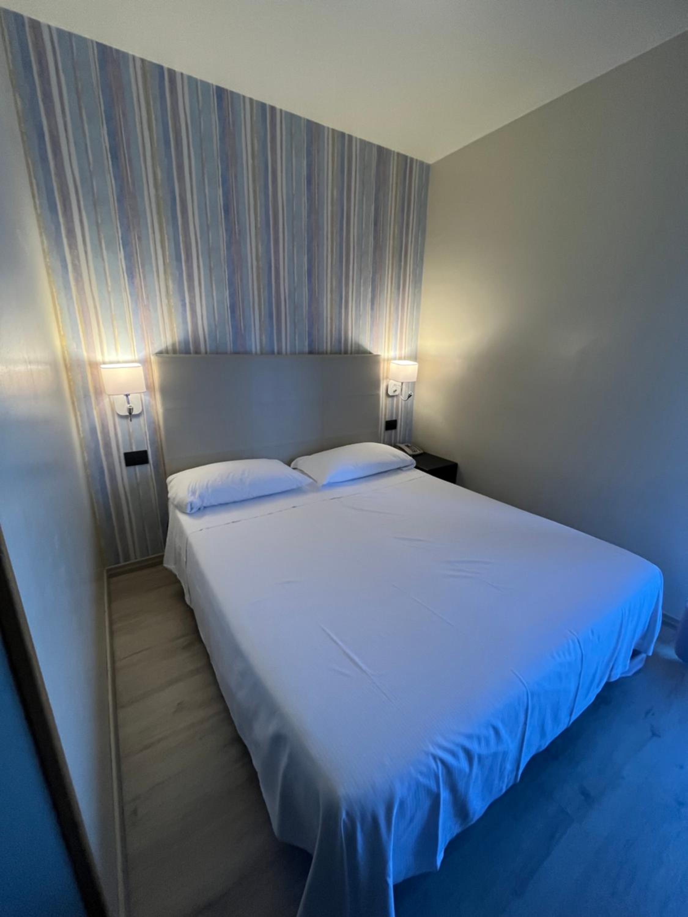Small Double Room - Photo 1