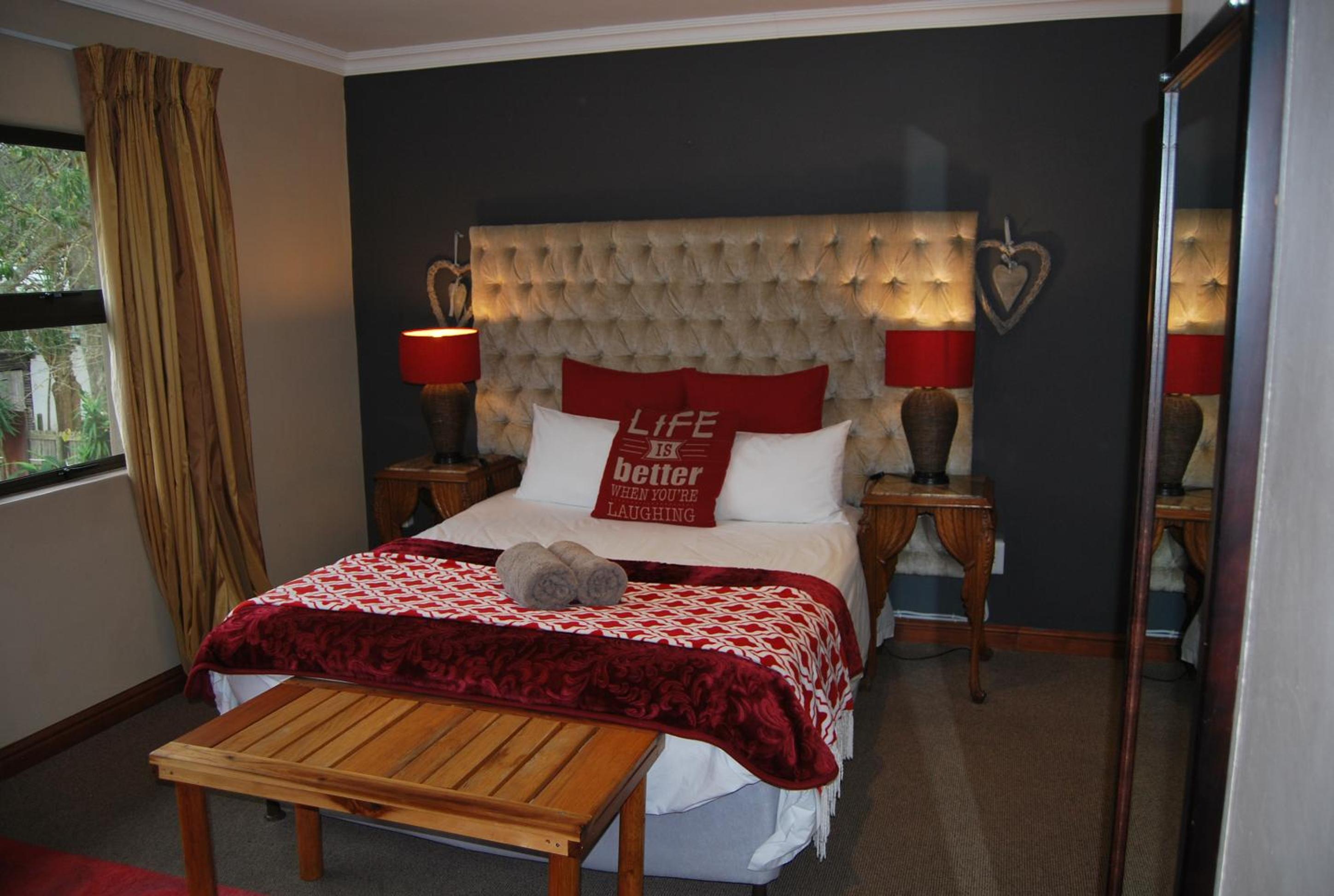 Deluxe Queen Suite