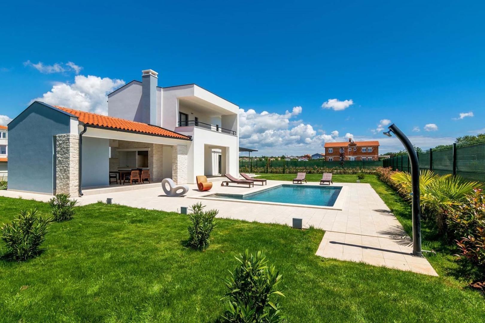 Villa photo 2