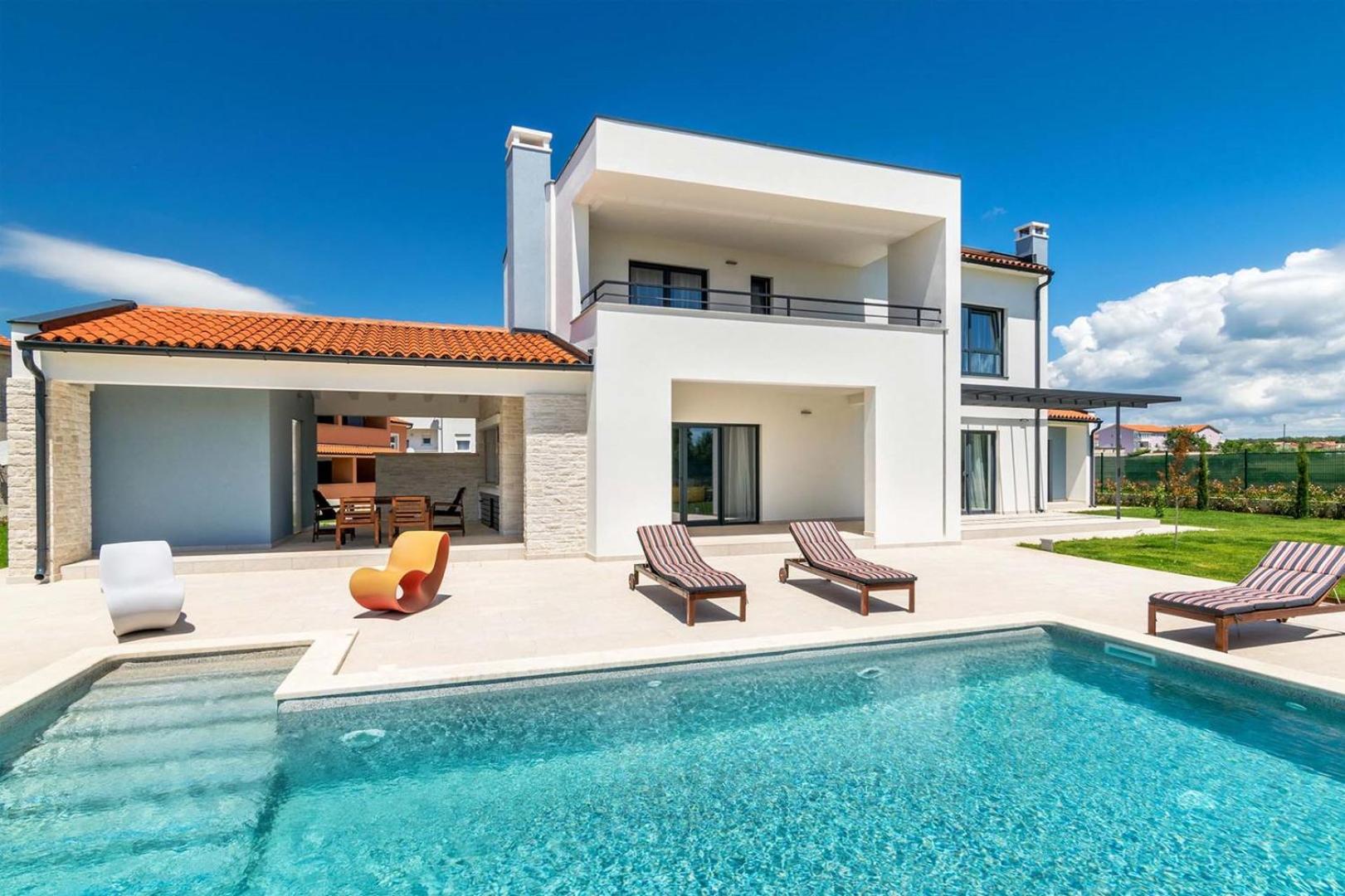 Villa photo 3
