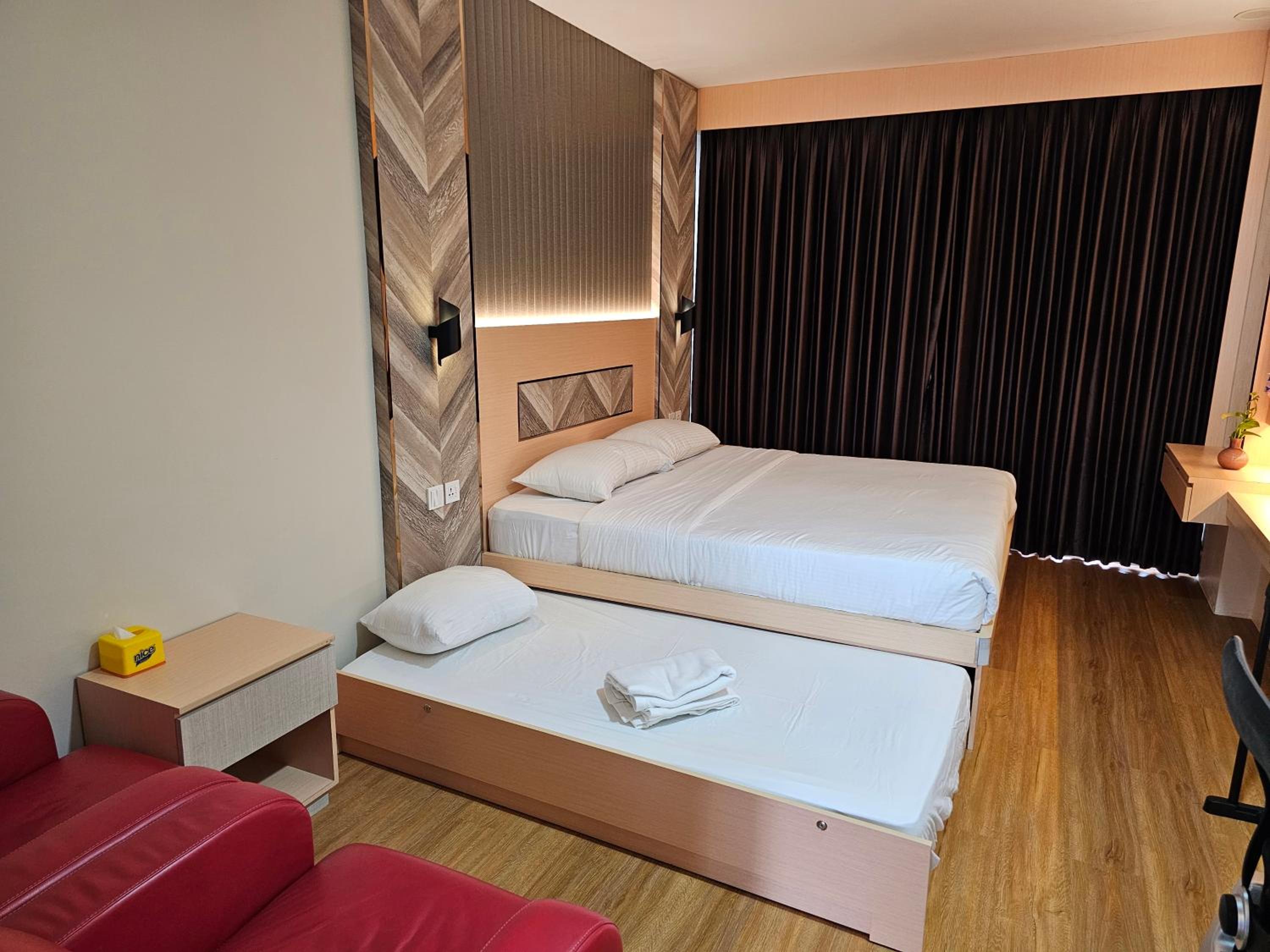 Standard Queen Room with Two Queen Beds - Photo 13