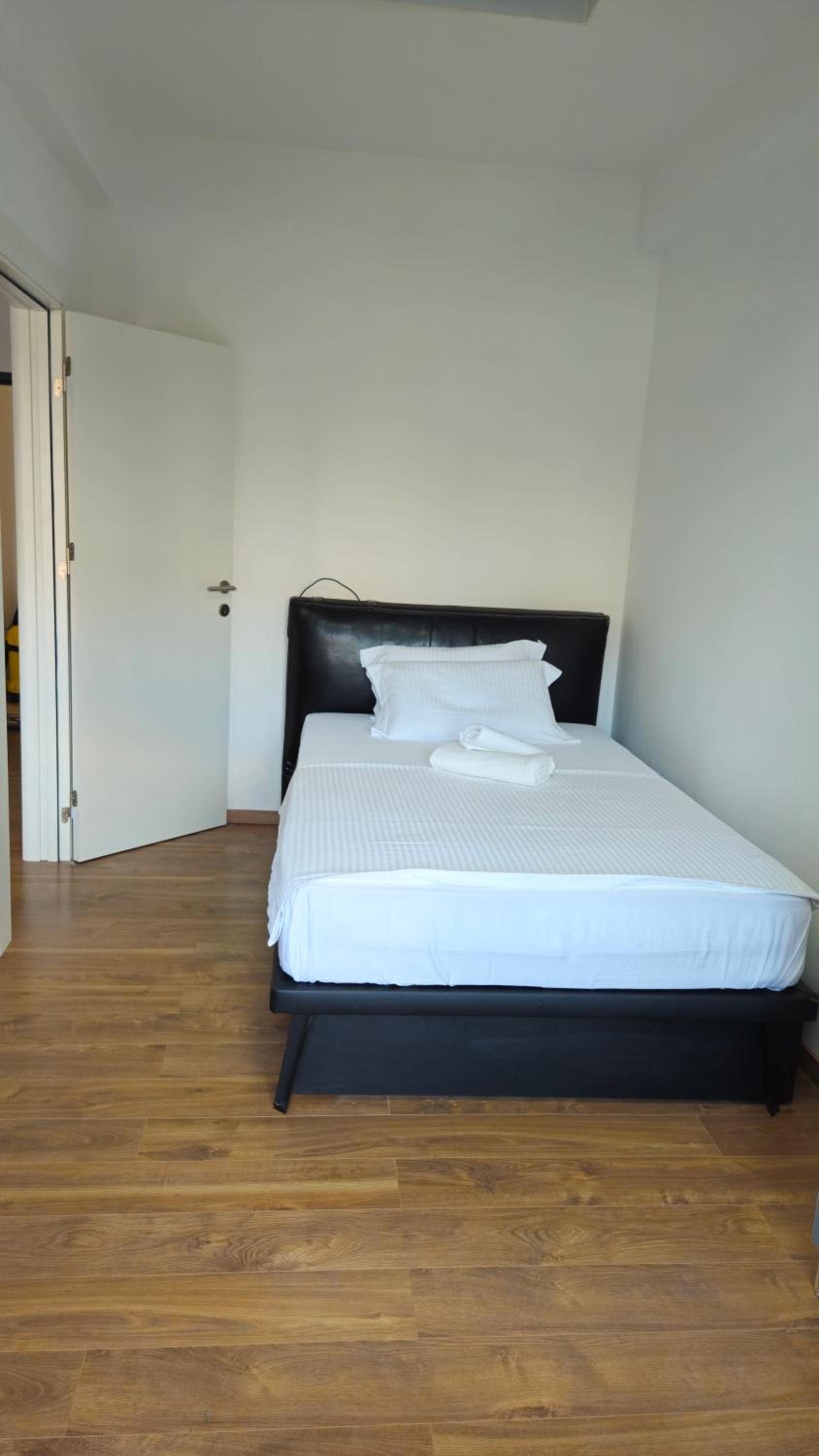 Deluxe One-Bedroom Apartment photo 3