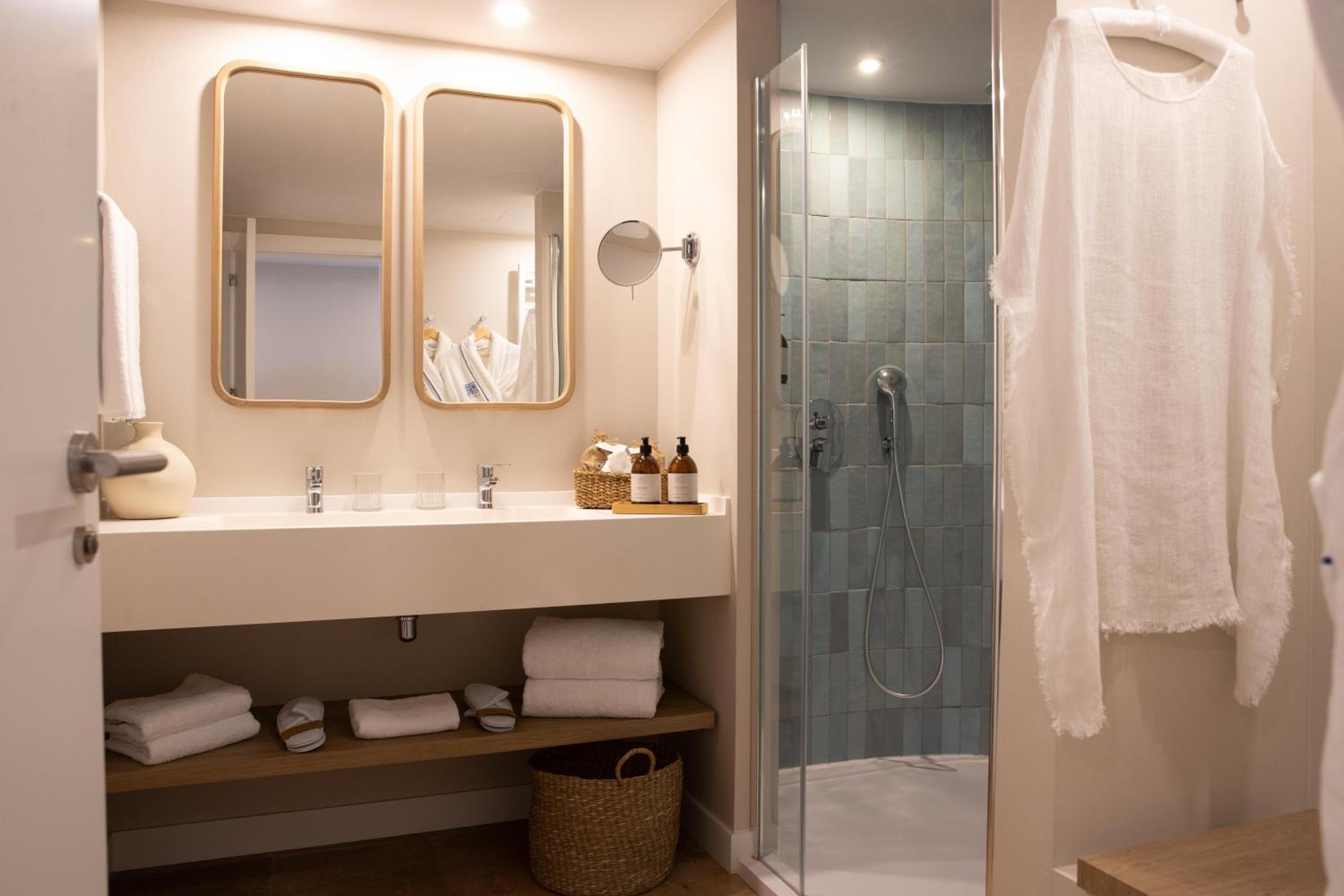 Deluxe Double or Twin Room - Photo 4