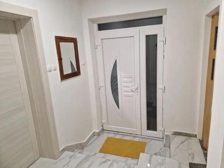 Standard Twin Room with Shared Bathroom photo 2