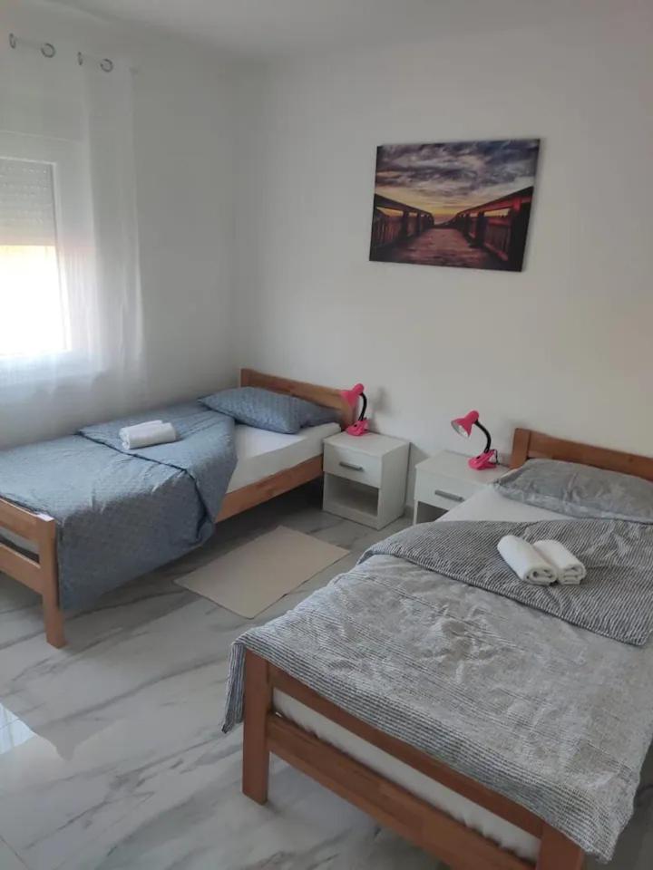 Standard Twin Room with Shared Bathroom photo 1